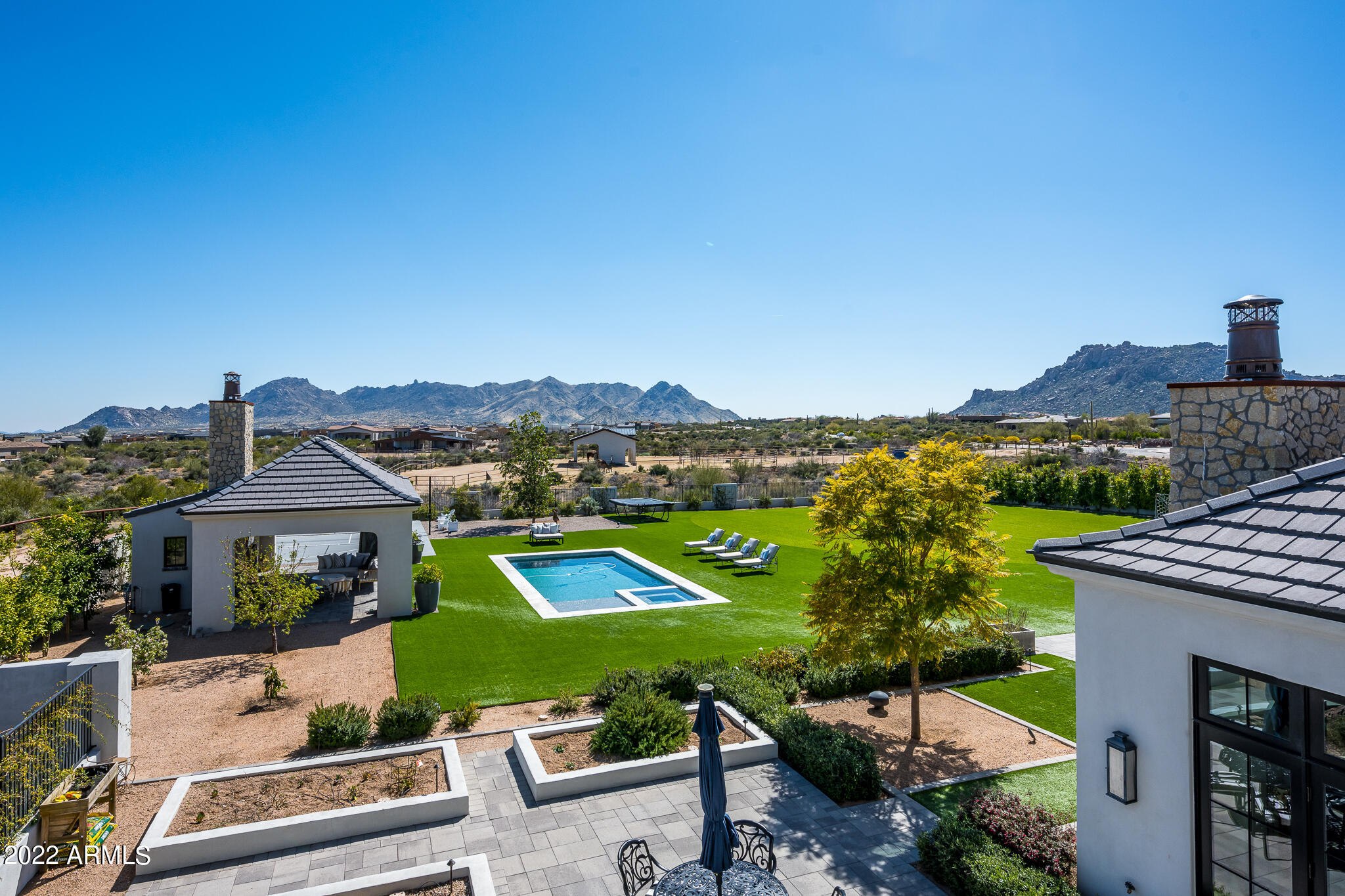 GOLDIE BROWN PINNACLE PEAK RANCH - Residential
