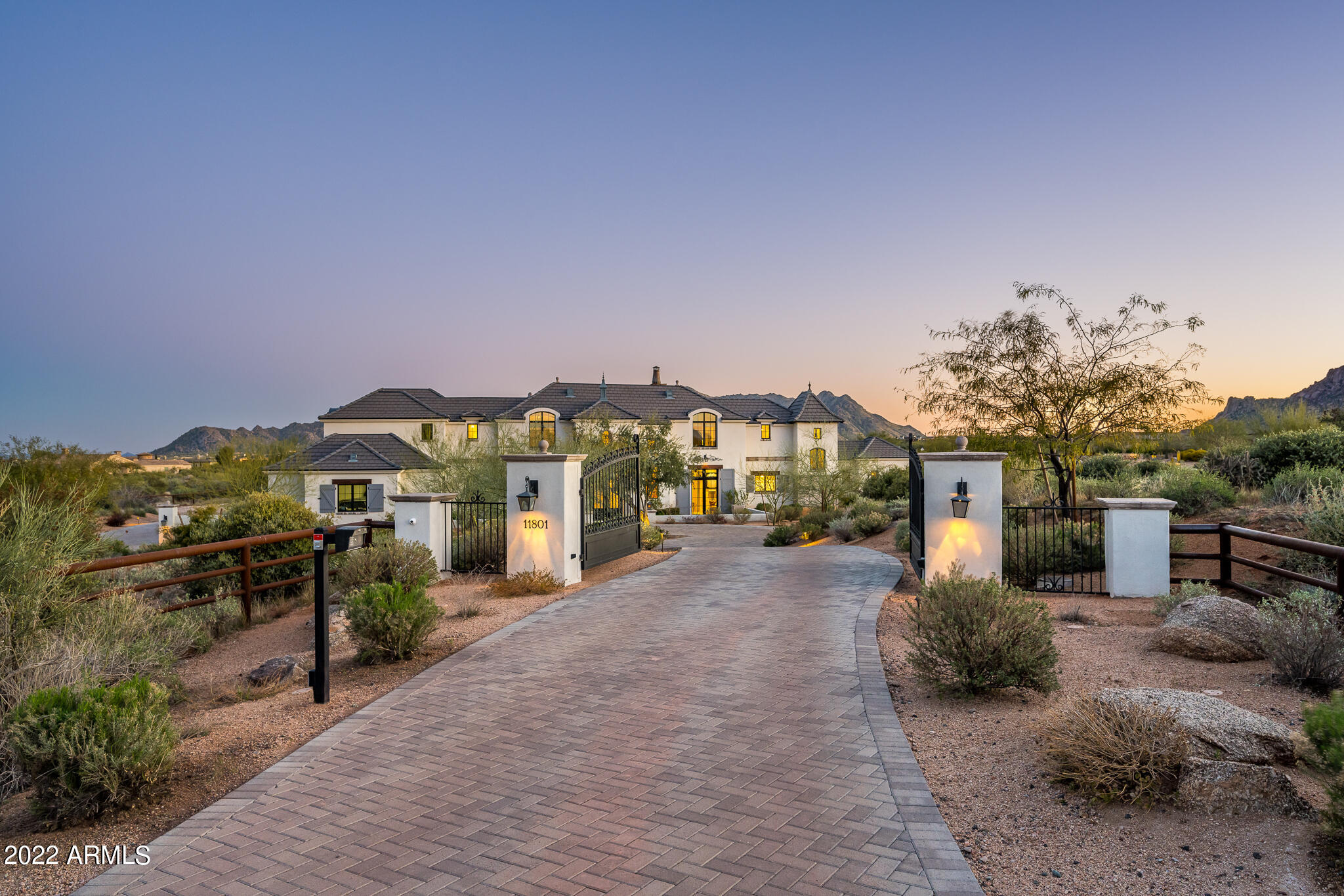 GOLDIE BROWN PINNACLE PEAK RANCH - Residential