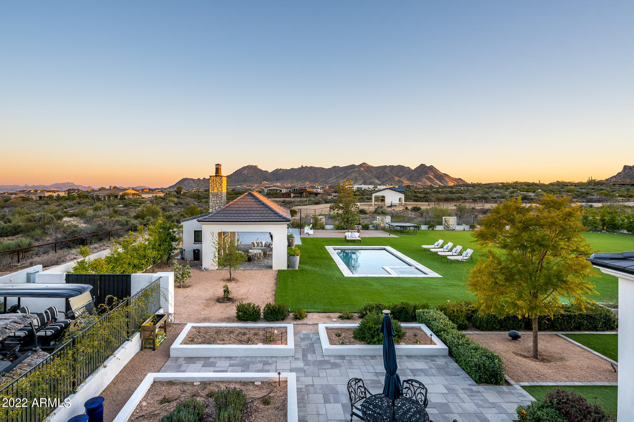 GOLDIE BROWN PINNACLE PEAK RANCH - Residential
