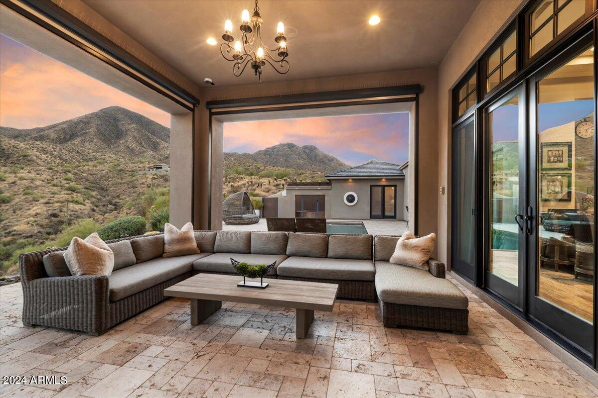 EAGLES NEST - Residential