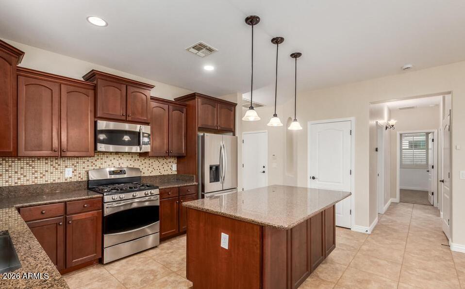 DYNAMITE ESTATES - Residential Lease