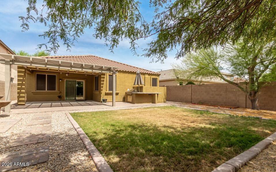 DYNAMITE ESTATES - Residential Lease