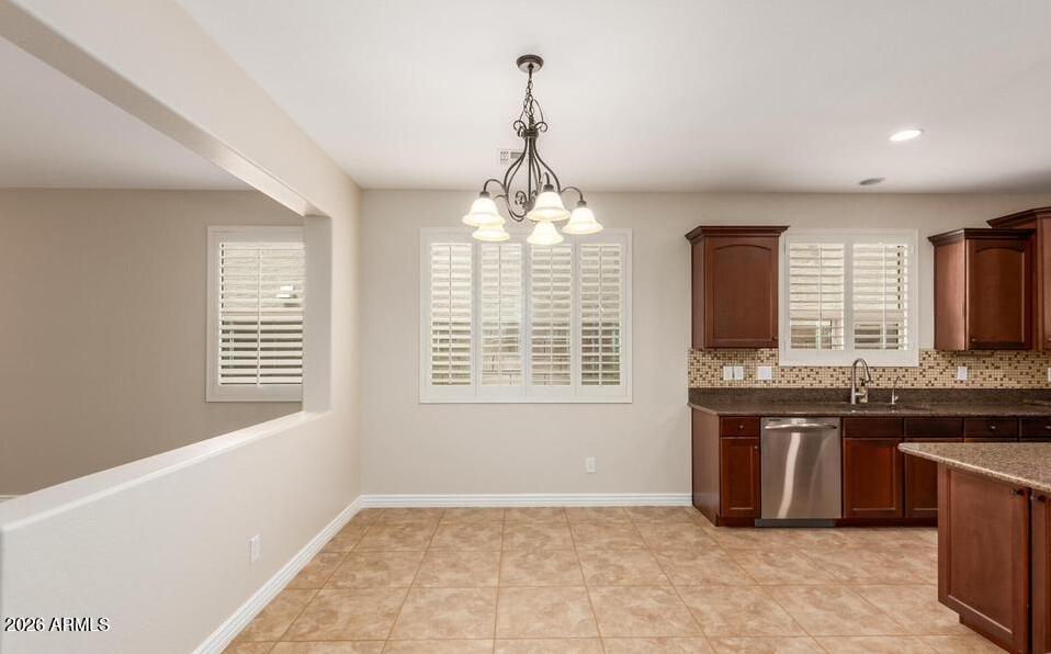 DYNAMITE ESTATES - Residential Lease