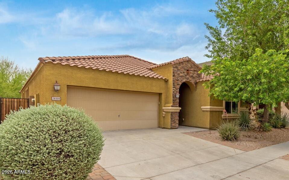 DYNAMITE ESTATES - Residential Lease