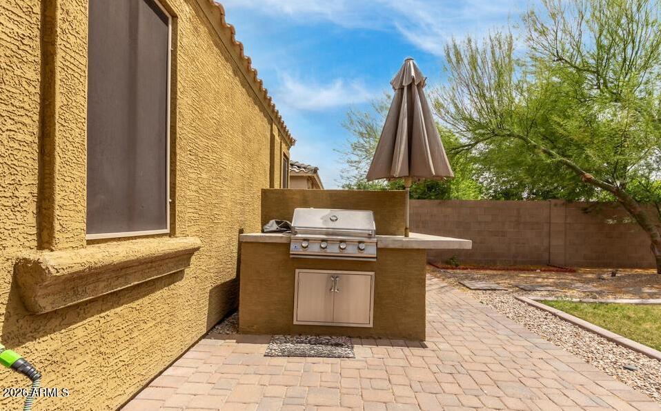 DYNAMITE ESTATES - Residential Lease