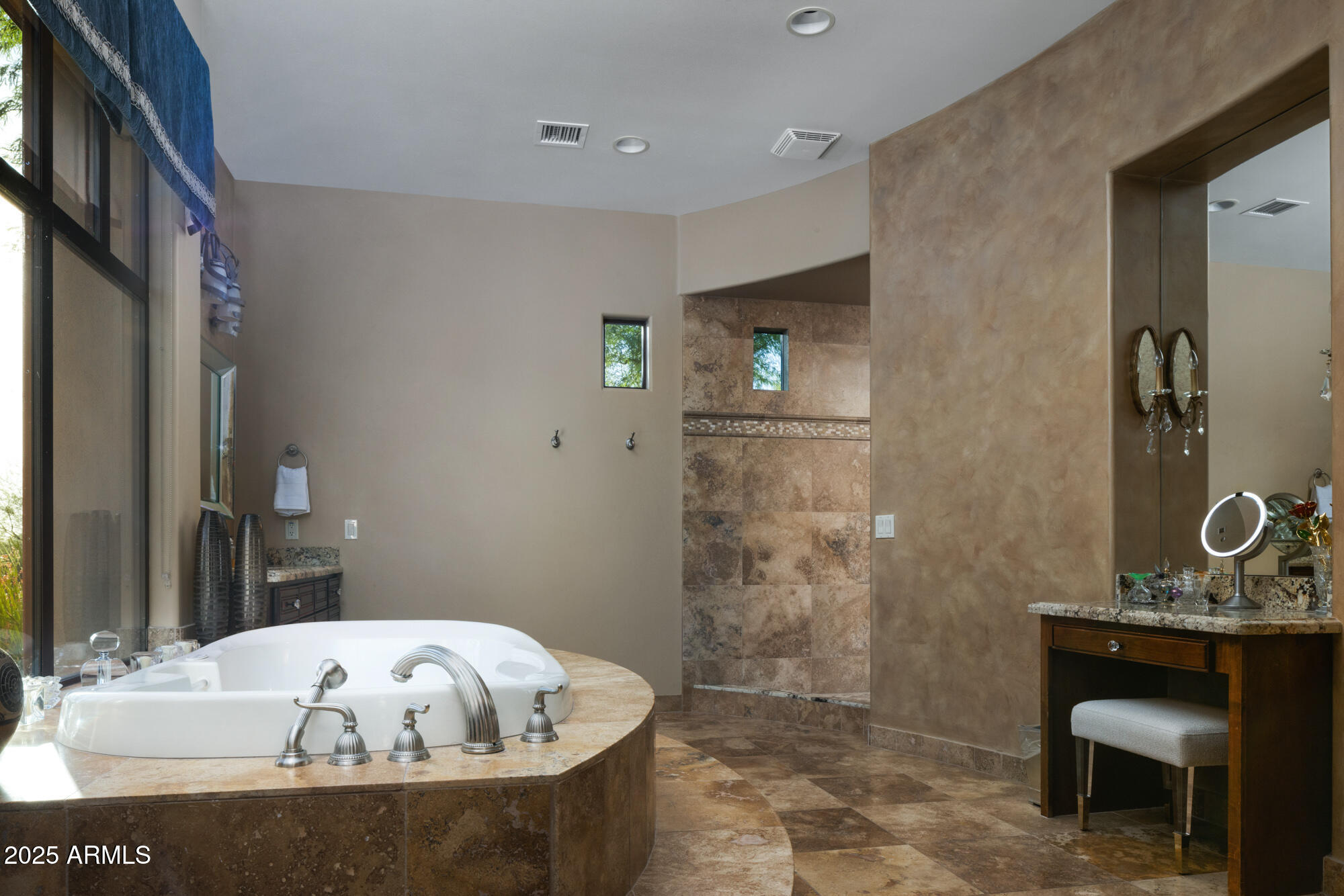 PINNACLE PARADISE - Residential