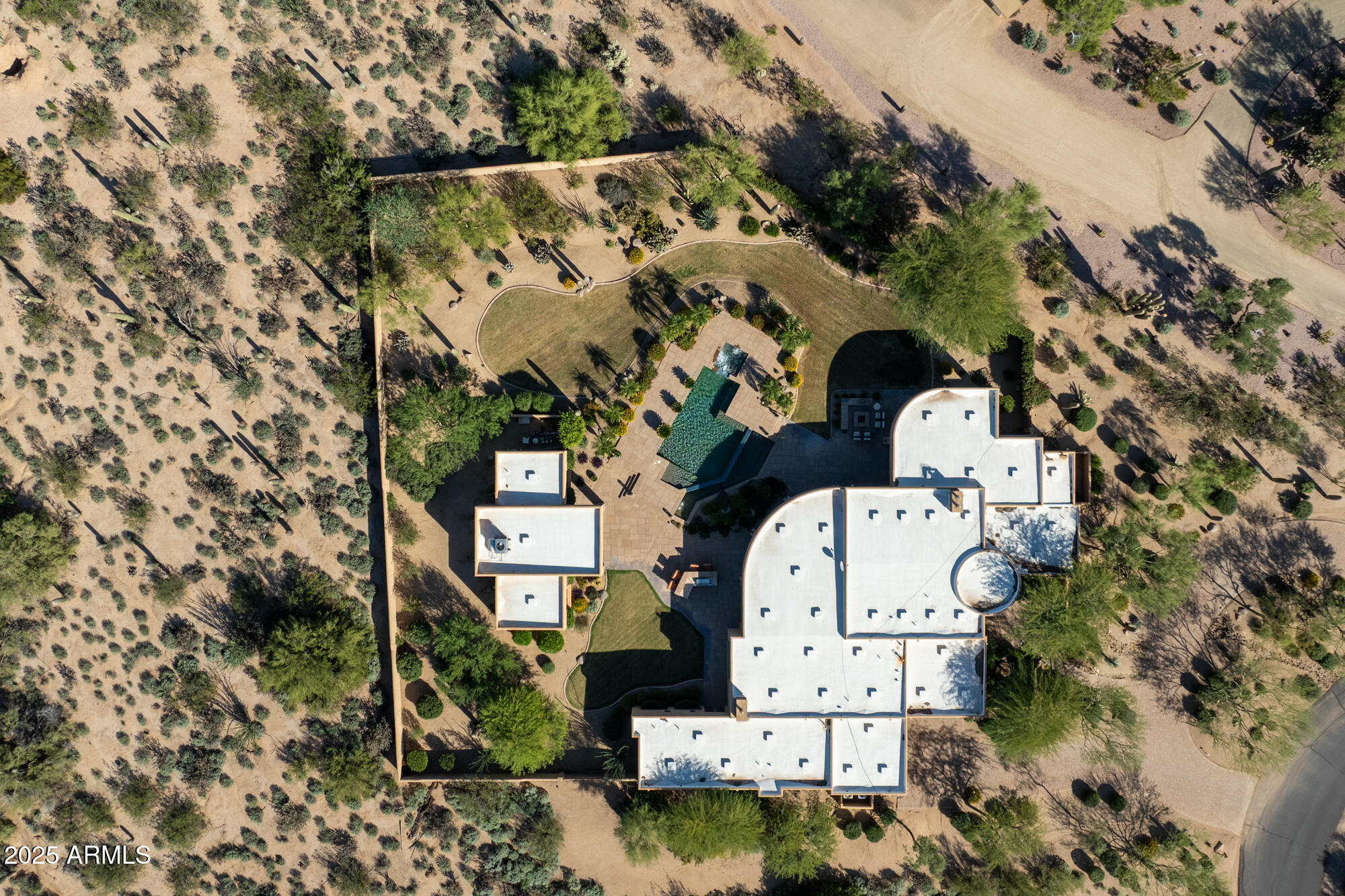 PINNACLE PARADISE - Residential