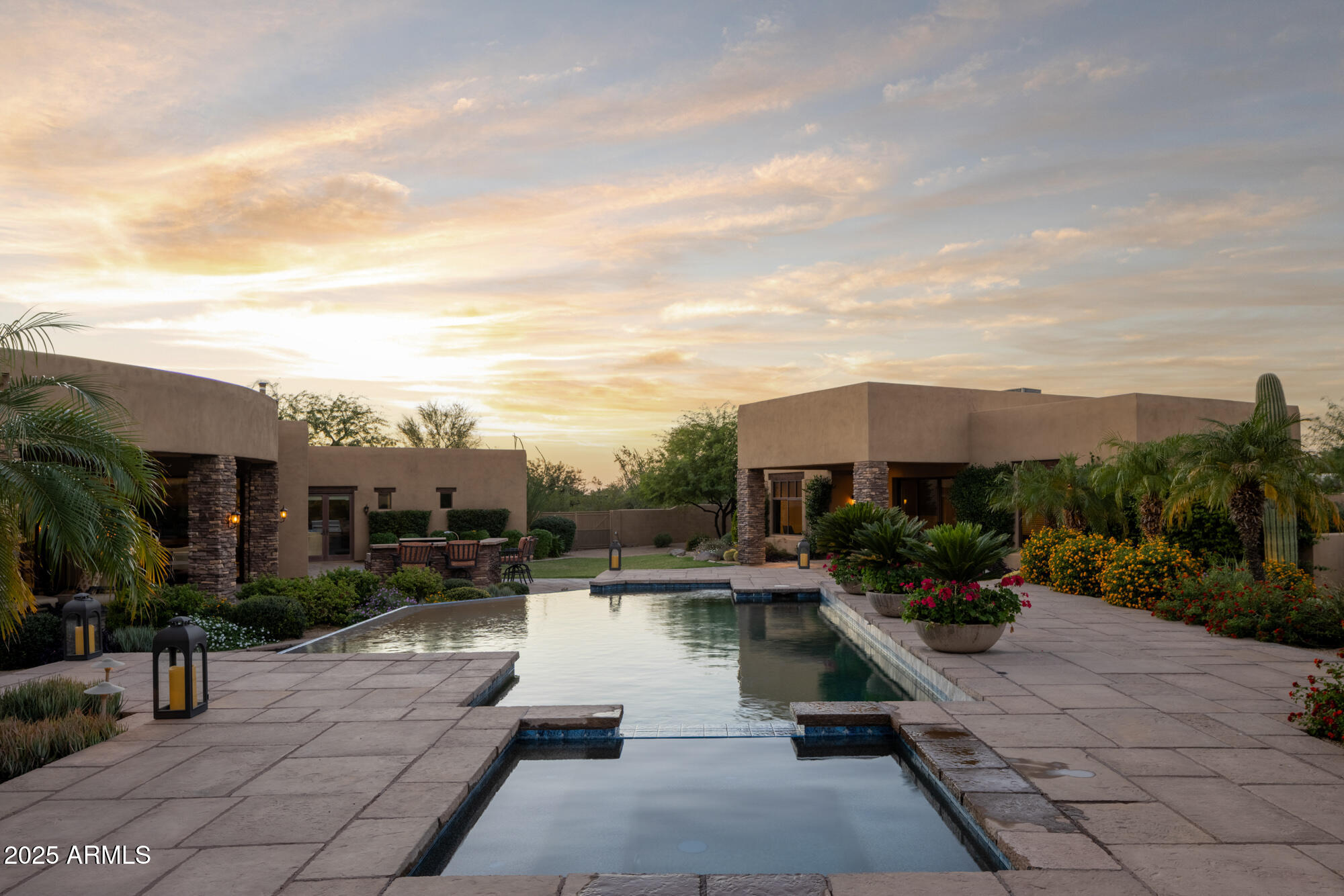 PINNACLE PARADISE - Residential
