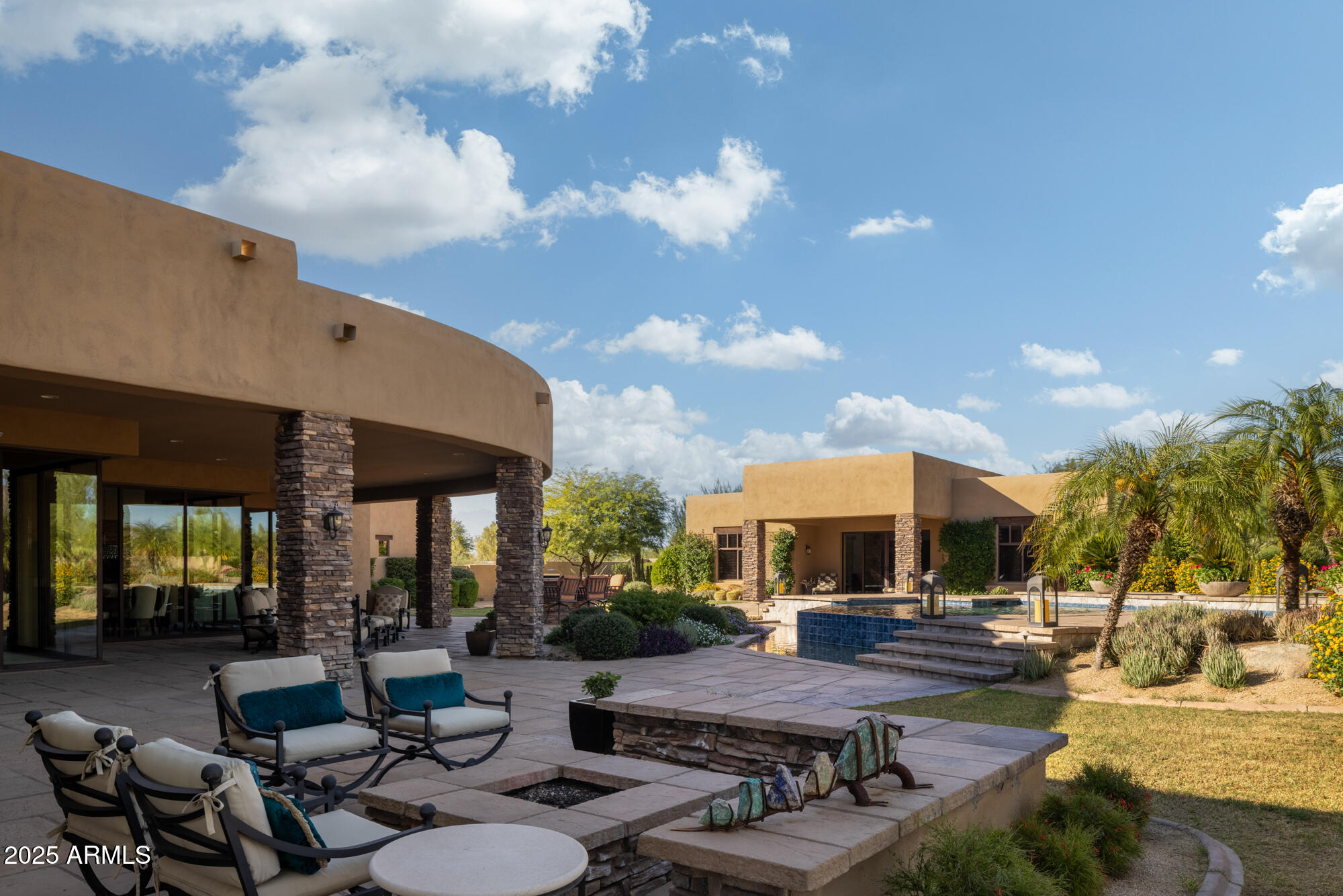 PINNACLE PARADISE - Residential