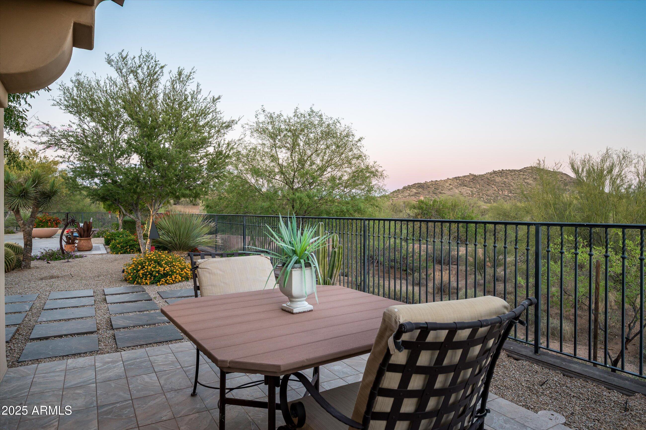 WHISPER ROCK - Residential