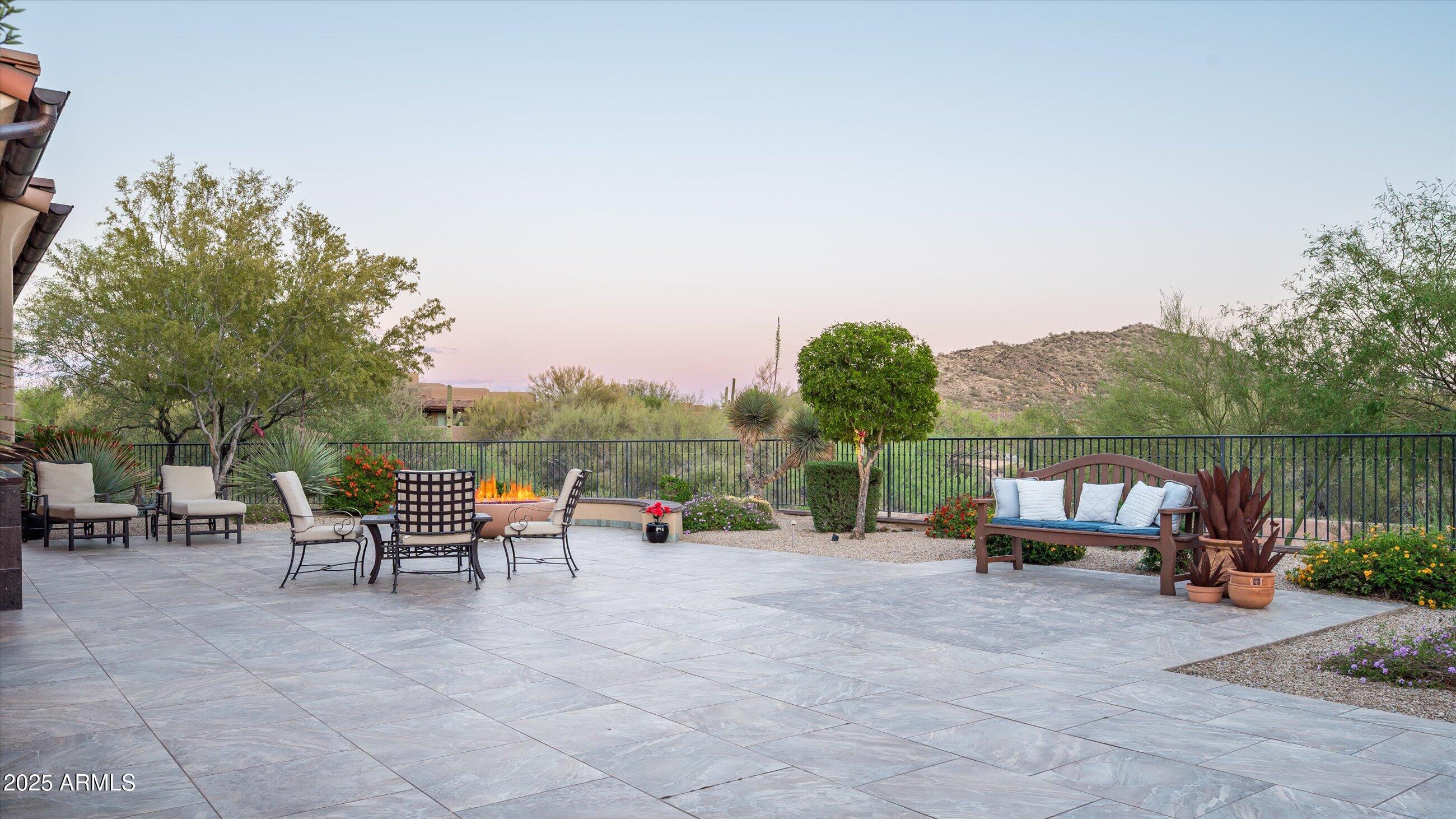 WHISPER ROCK - Residential