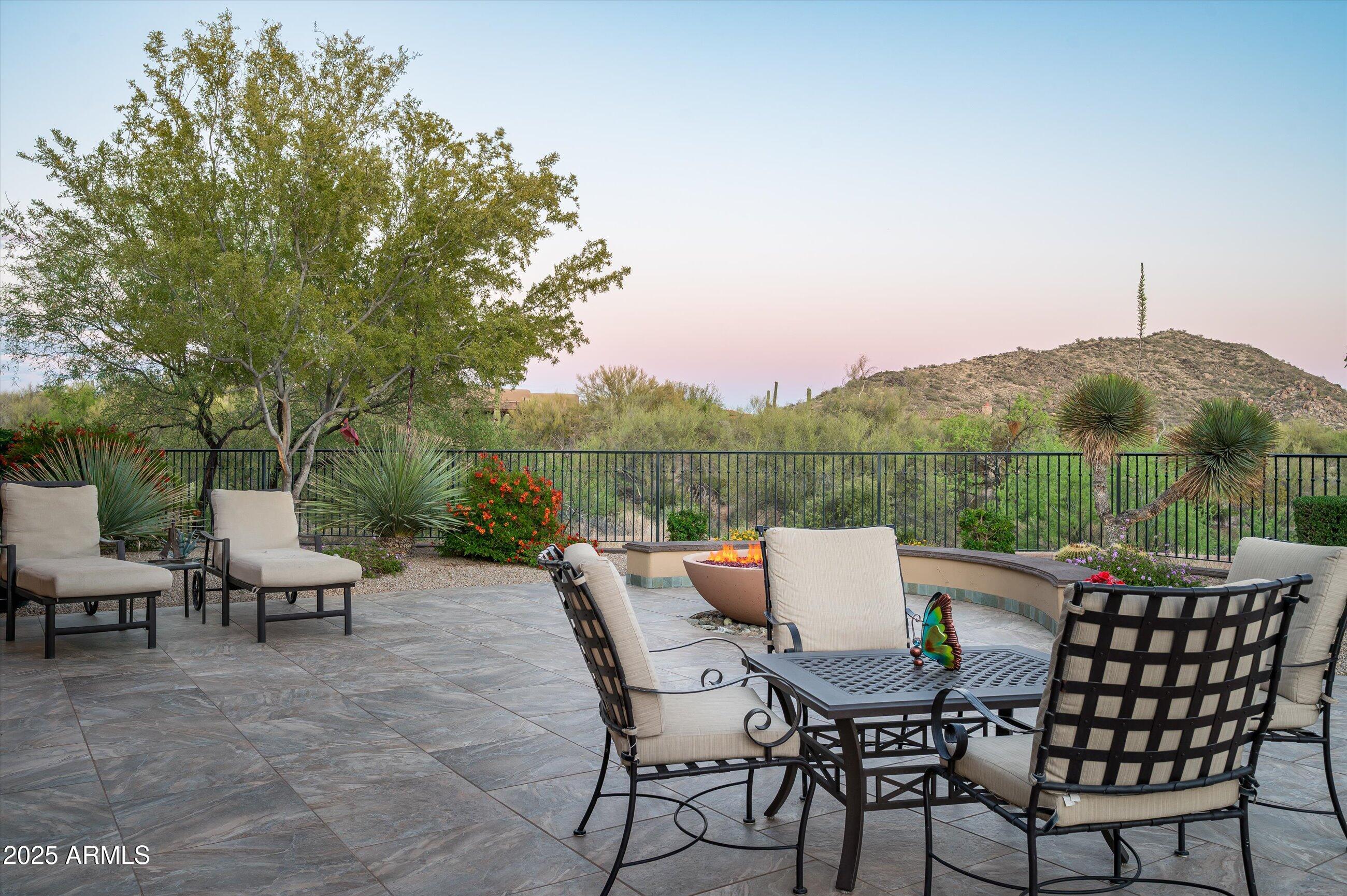 WHISPER ROCK - Residential