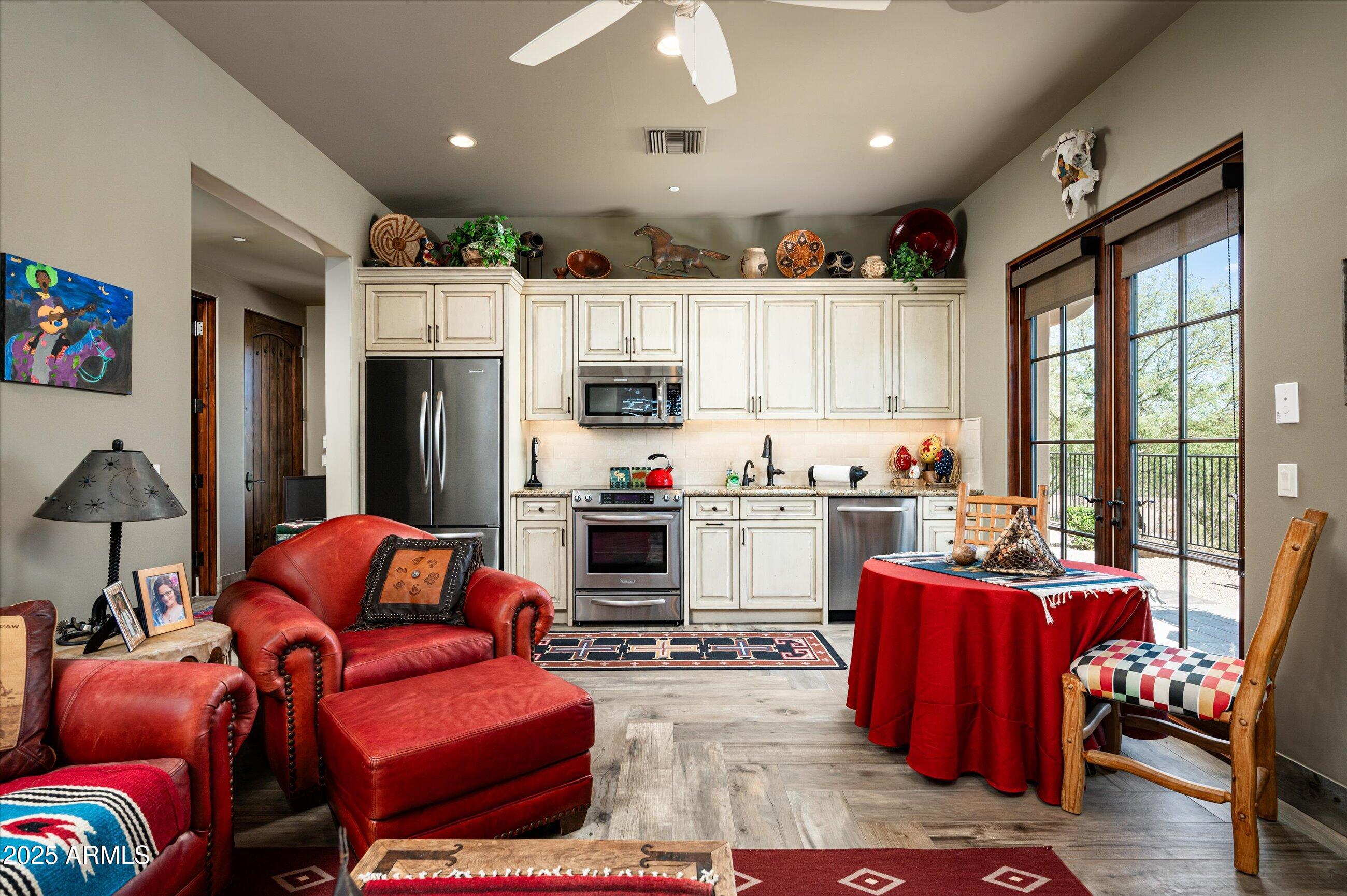 WHISPER ROCK - Residential