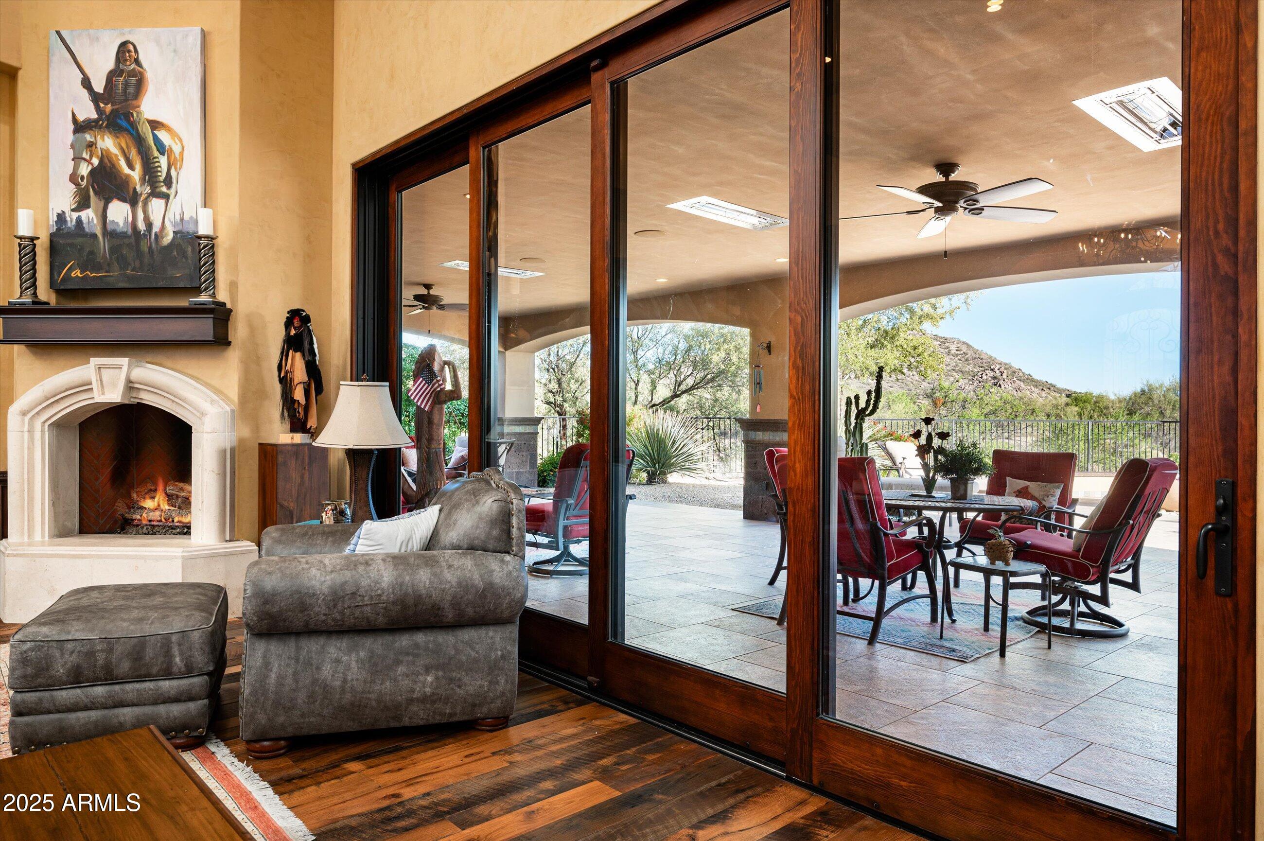 WHISPER ROCK - Residential