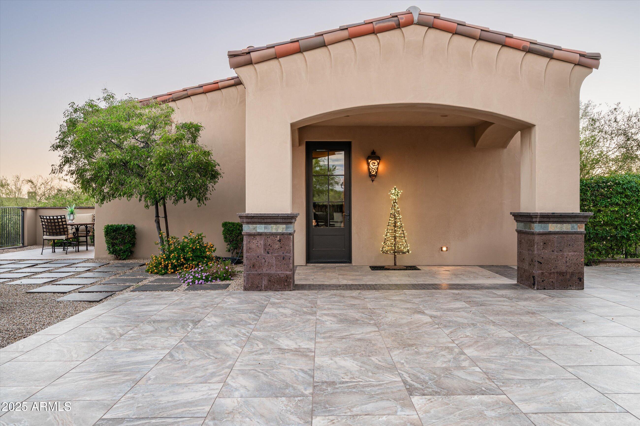 WHISPER ROCK - Residential