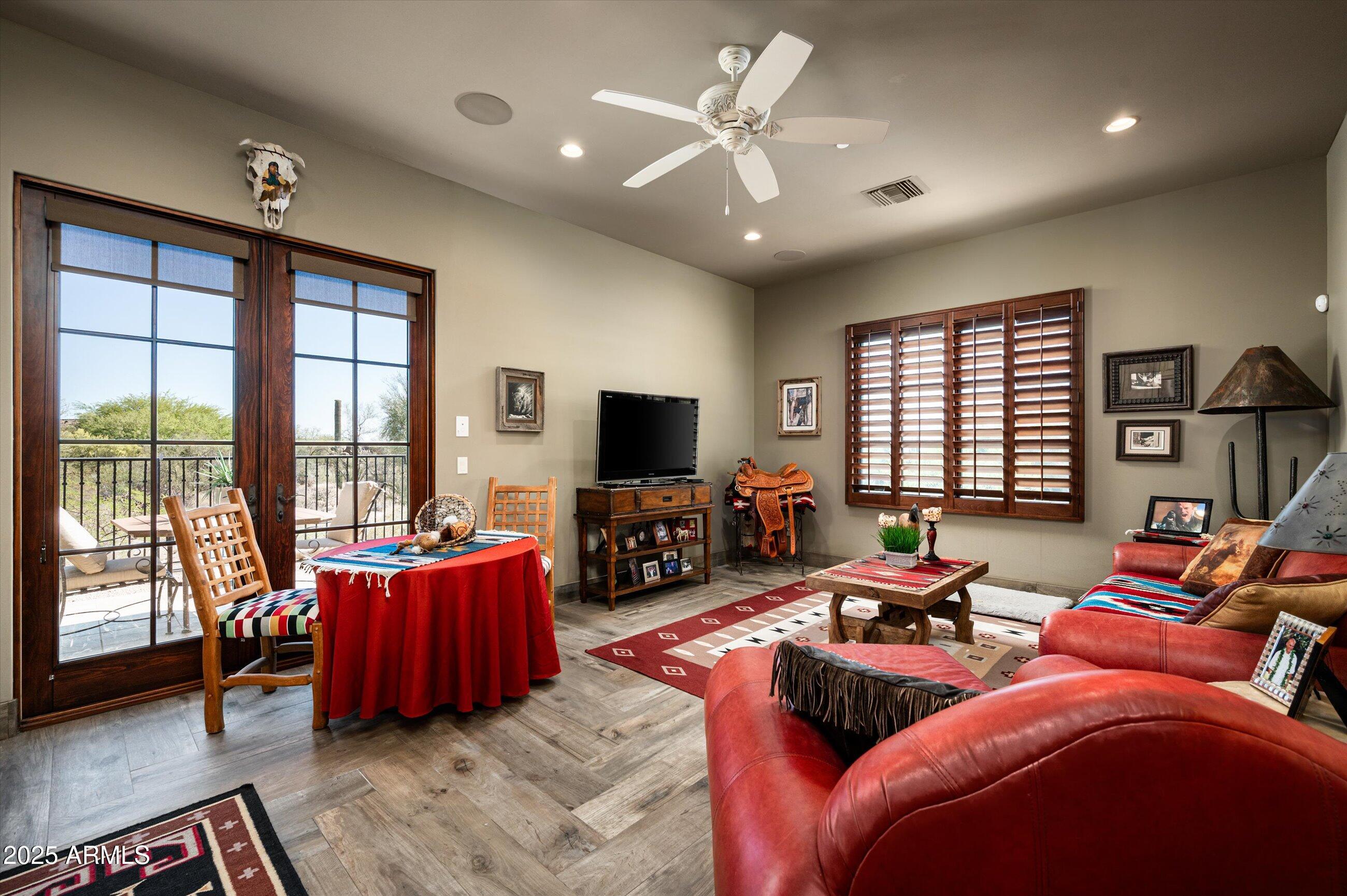 WHISPER ROCK - Residential