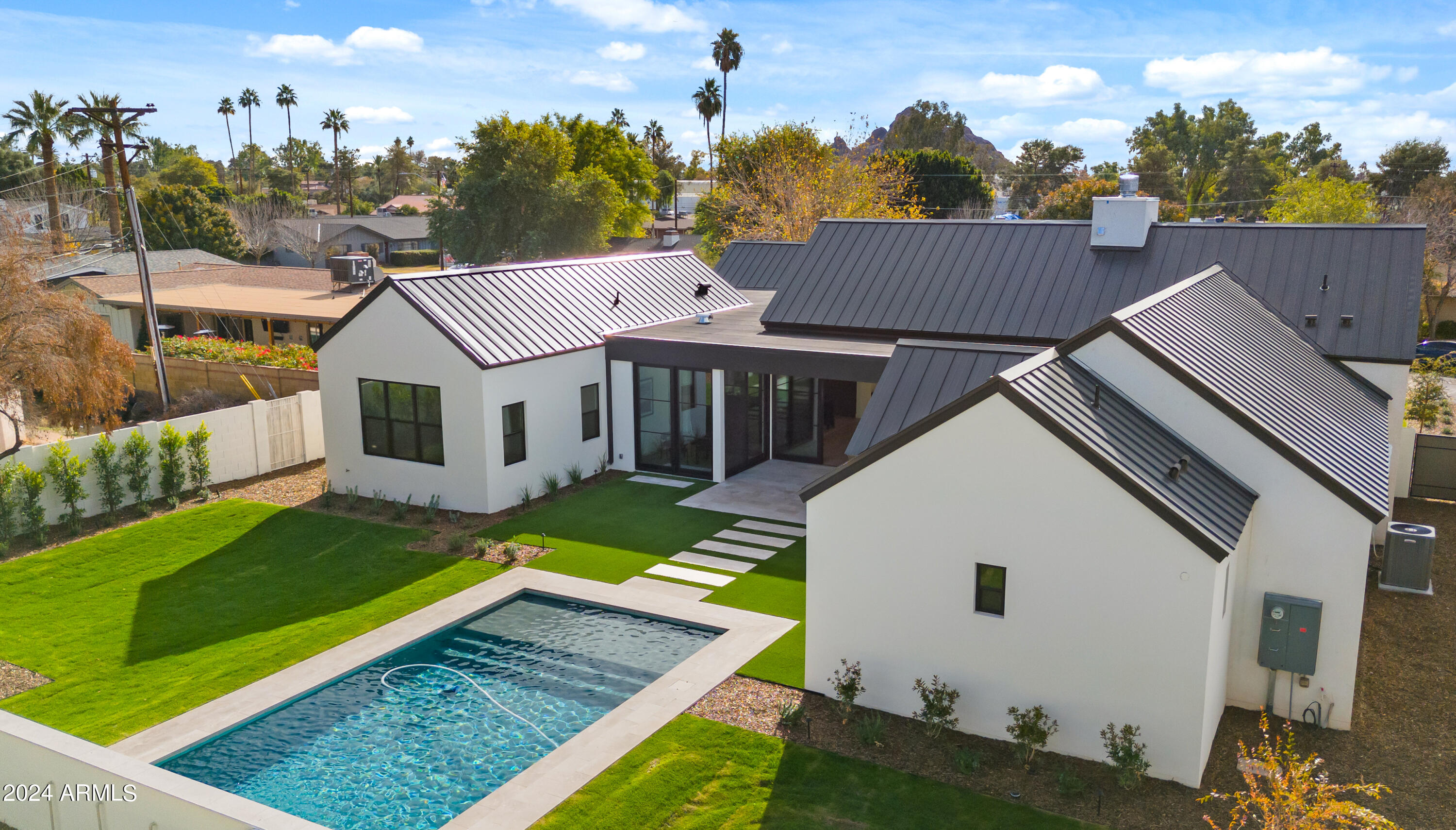 STEPHEN CIRCLE - Residential