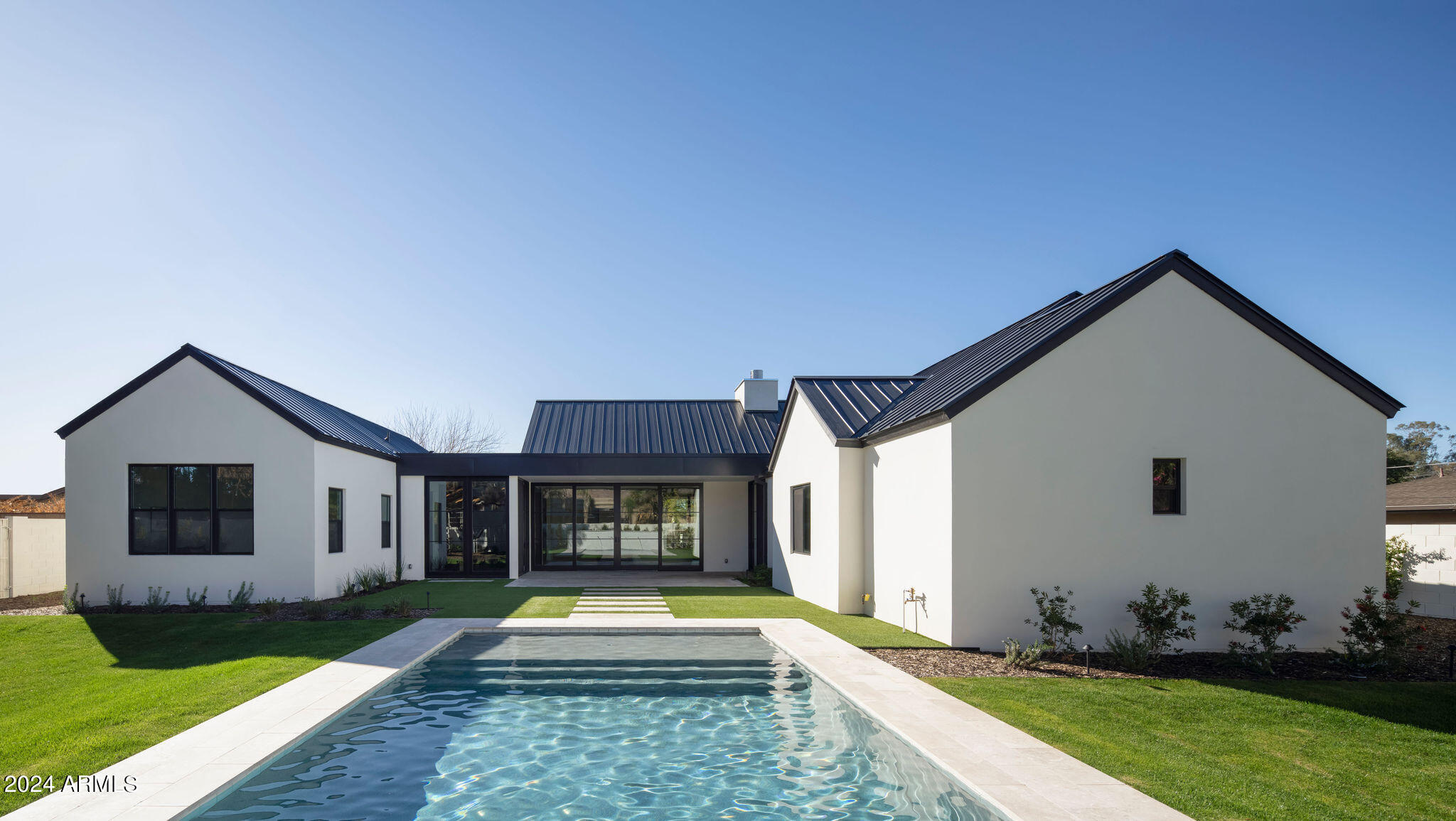 STEPHEN CIRCLE - Residential