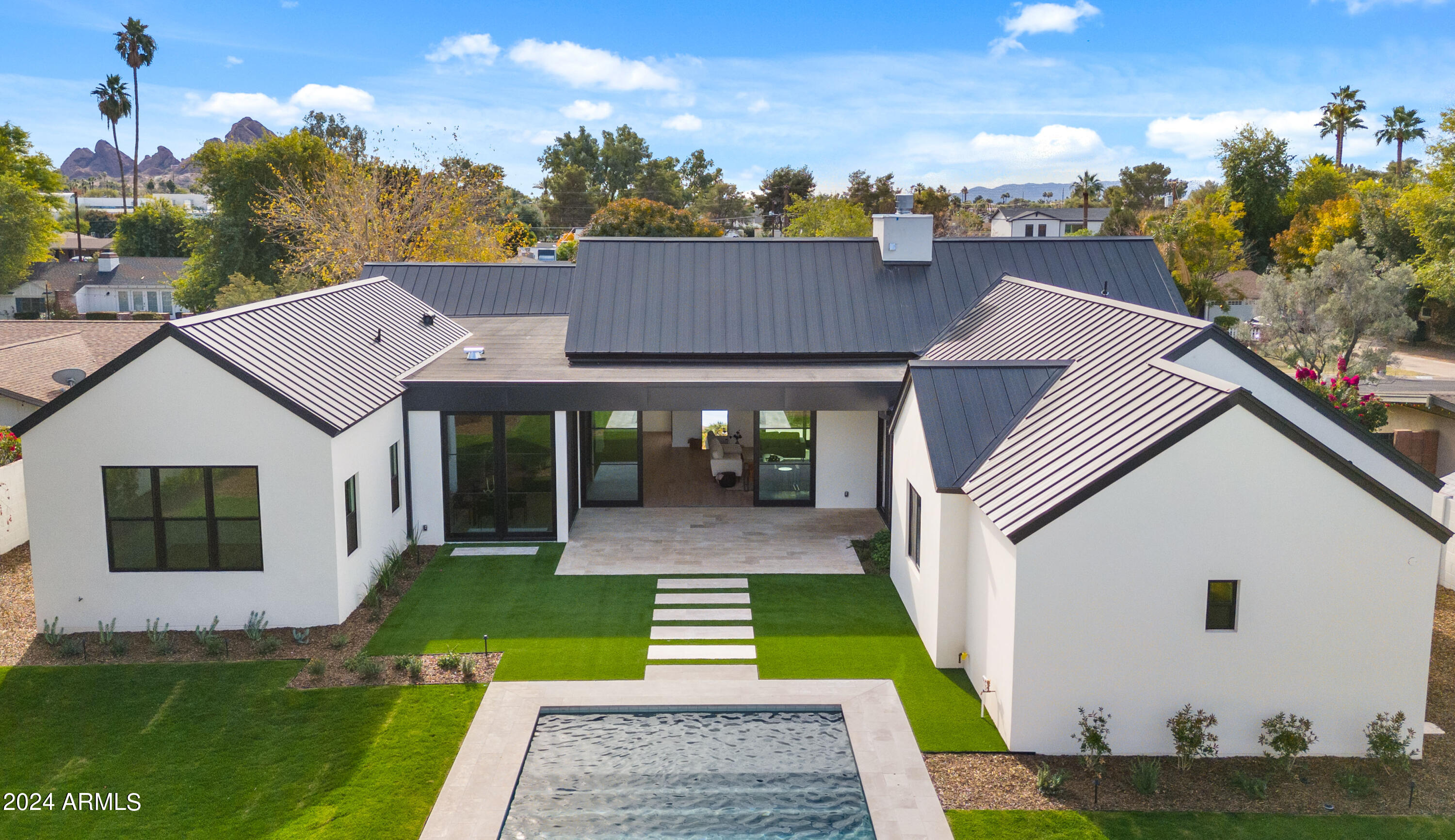 STEPHEN CIRCLE - Residential