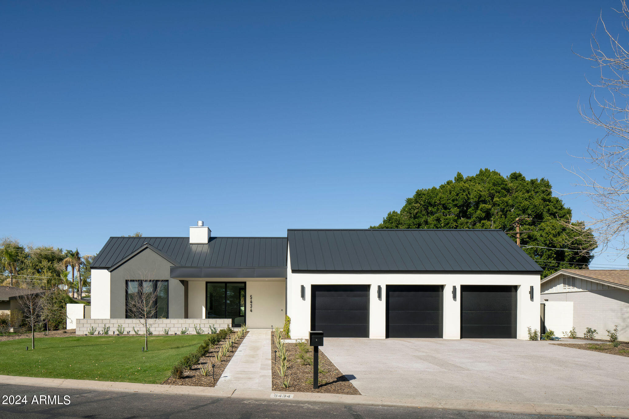 STEPHEN CIRCLE - Residential