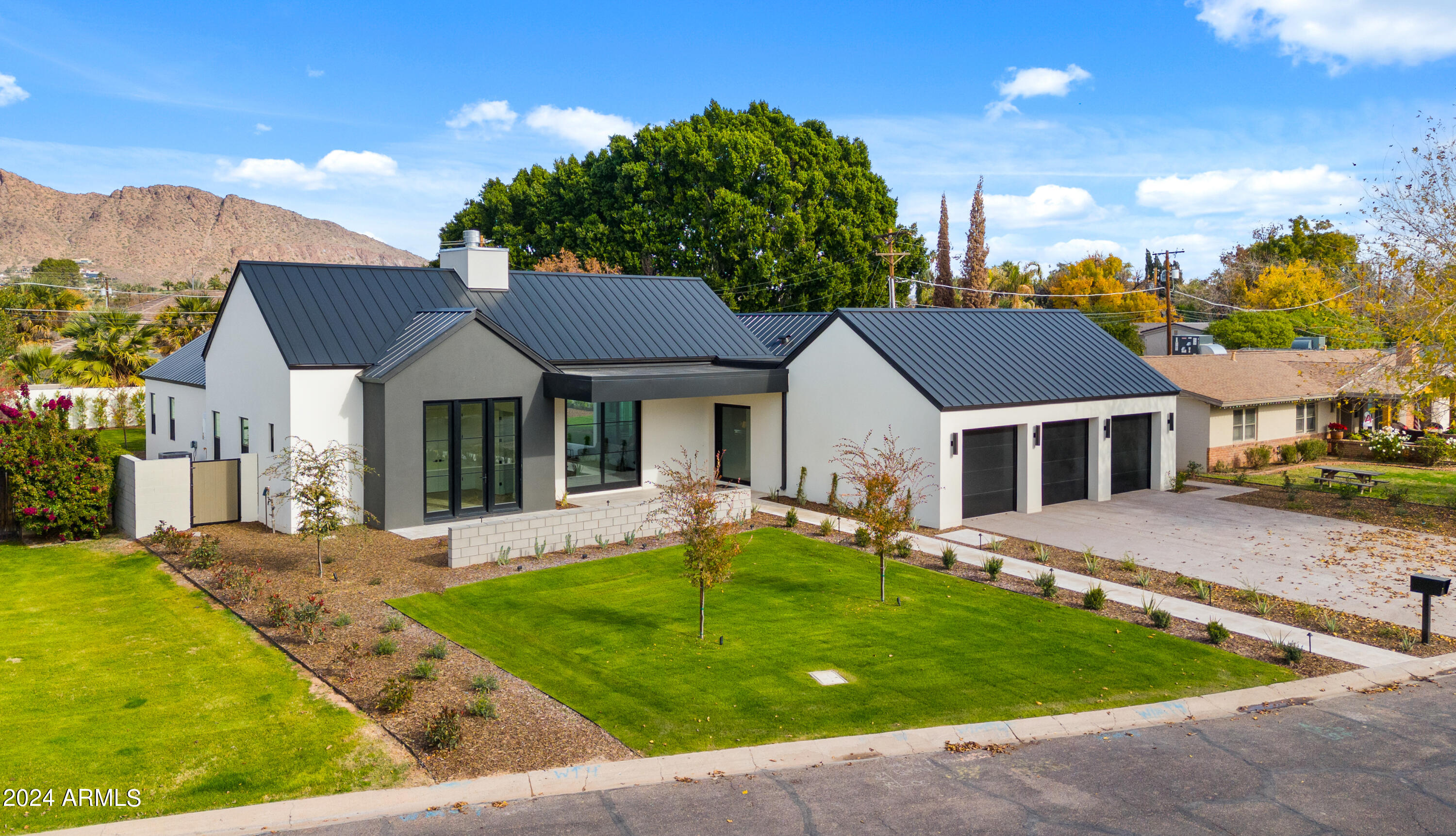 STEPHEN CIRCLE - Residential