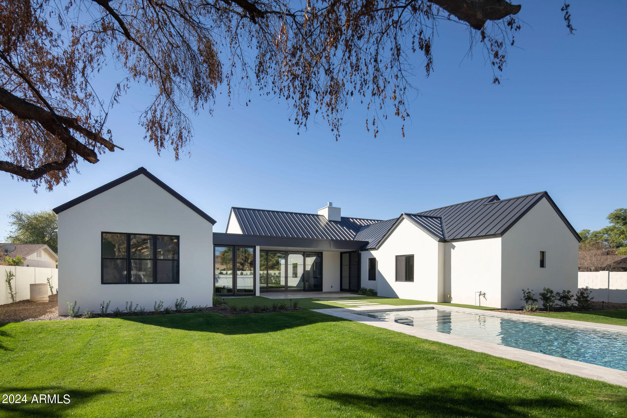 STEPHEN CIRCLE - Residential