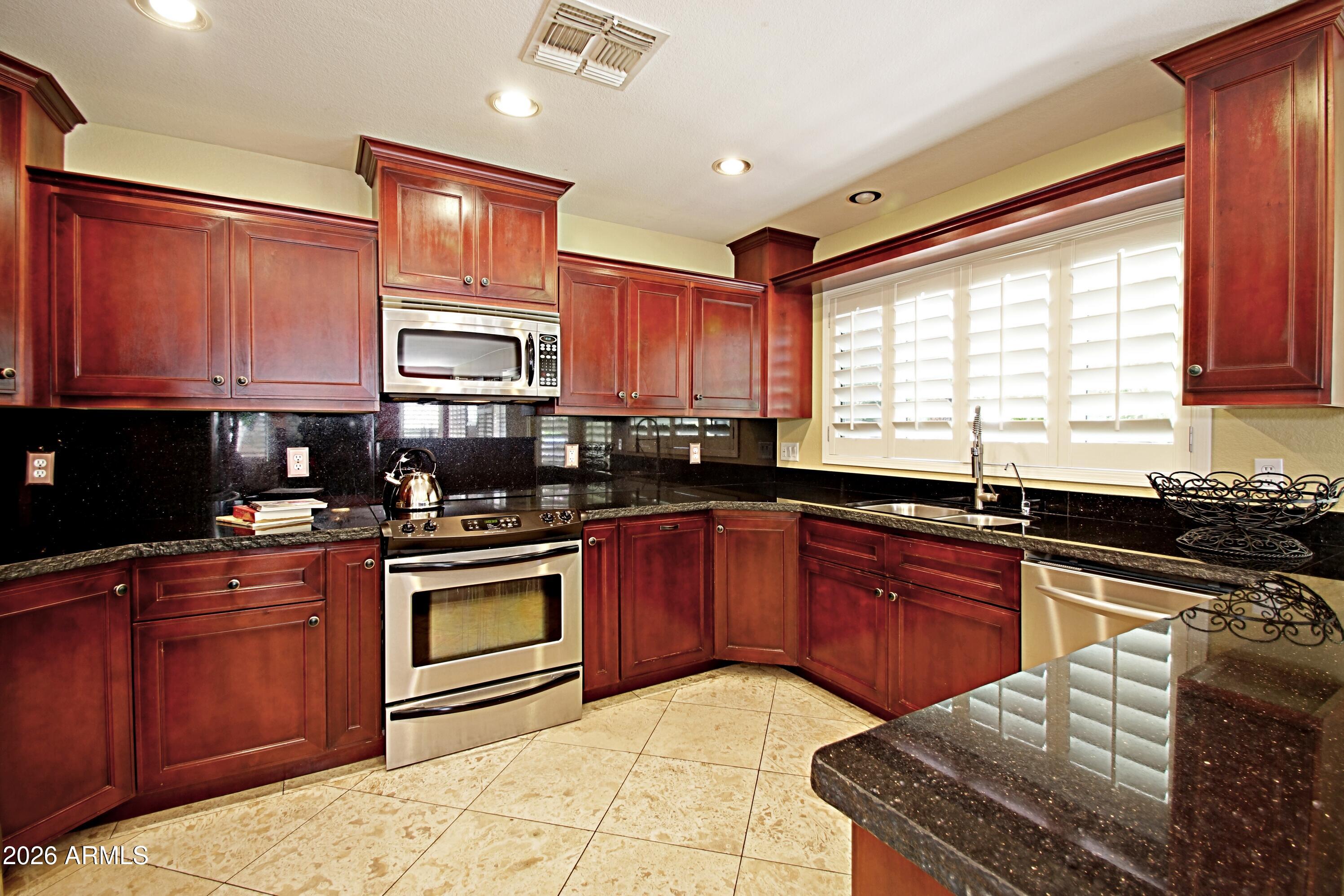 FULTON HOMES AT ARROWHEAD - Residential