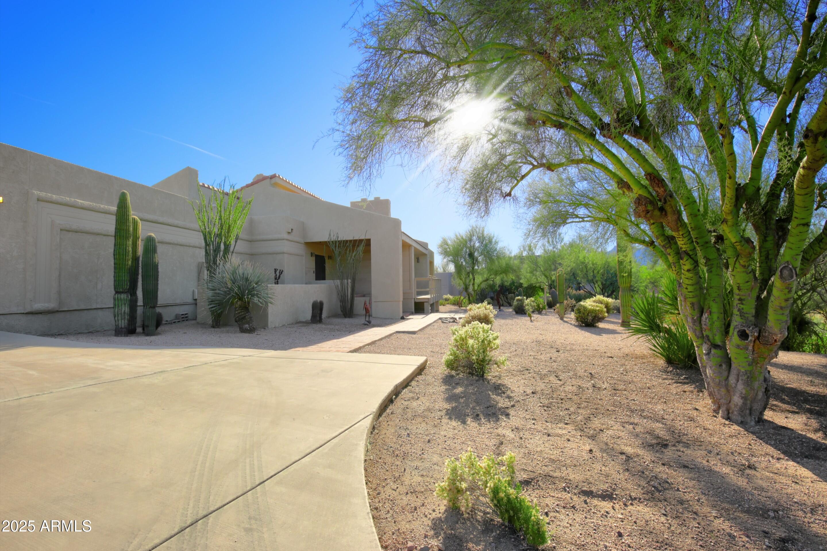 CAREFREE FORE - Residential