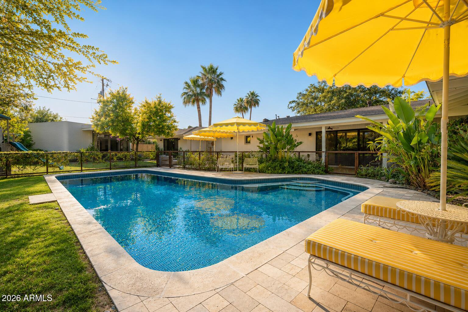NORTHRIDGE - Residential