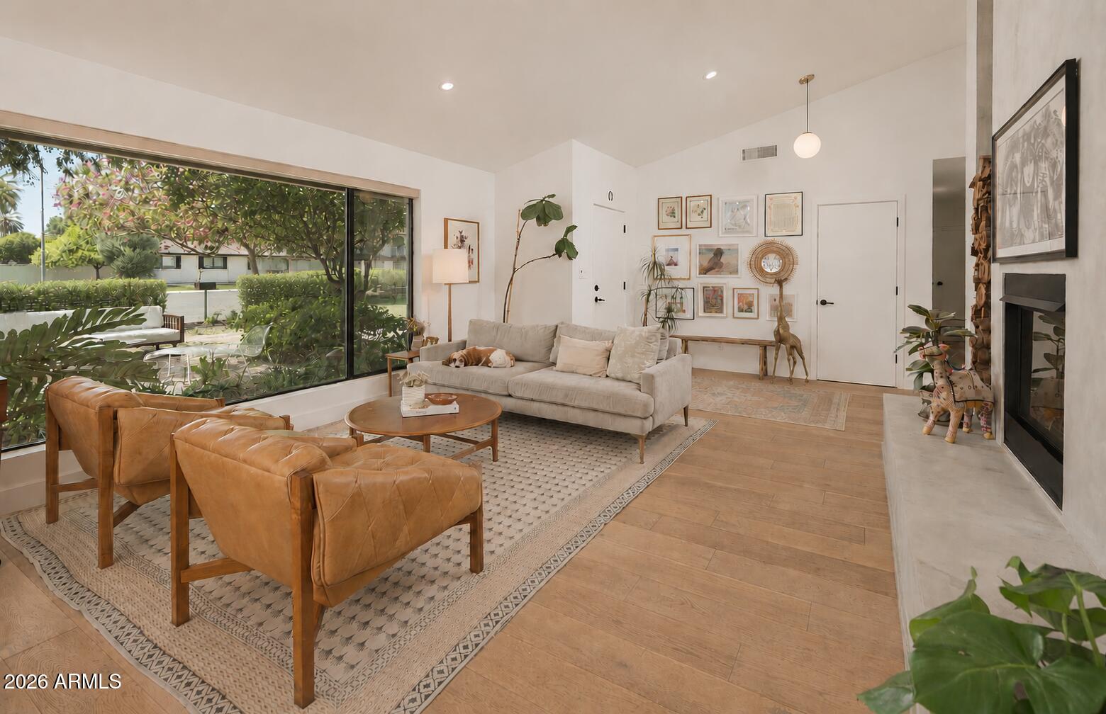 NORTHRIDGE - Residential
