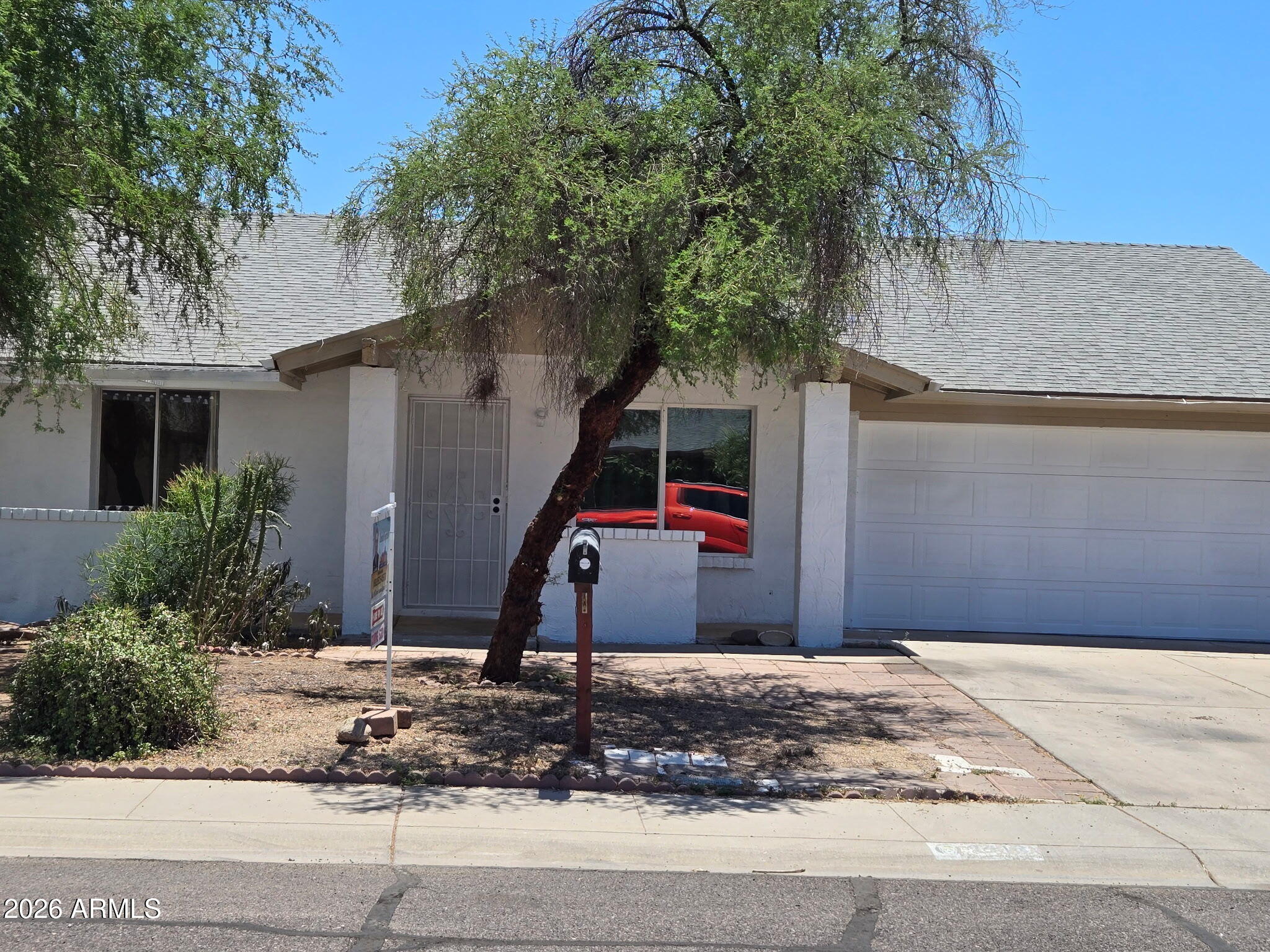 This charming single-story home nestled in a quiet Glendale neighborhood with classic curb appeal provides 3 bedrooms and 2 bathrooms. Thoughtfully designed floor plan with generous living areas. Bright open Spacious great room, with breakfast bar in kitchen.  Freshly painted throughout interior and exterior a large back yard and a covered patio, block walls on two sides. 
Oversized primary bedroom with on suite.