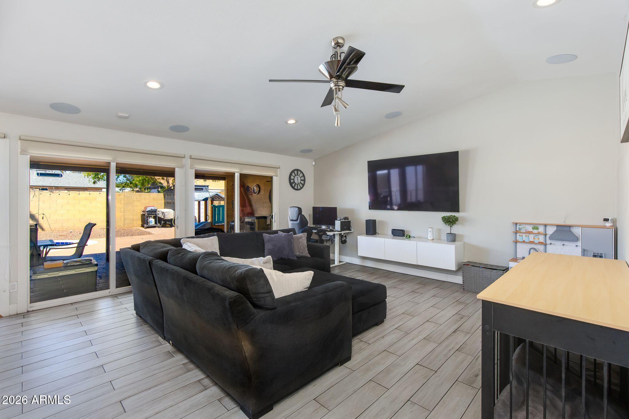 PARADISE VALLEY OASIS 11 - Residential