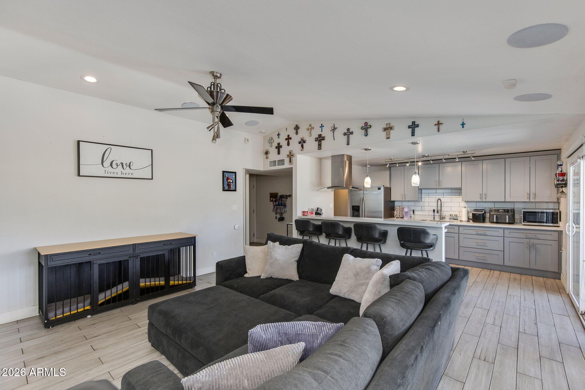PARADISE VALLEY OASIS 11 - Residential