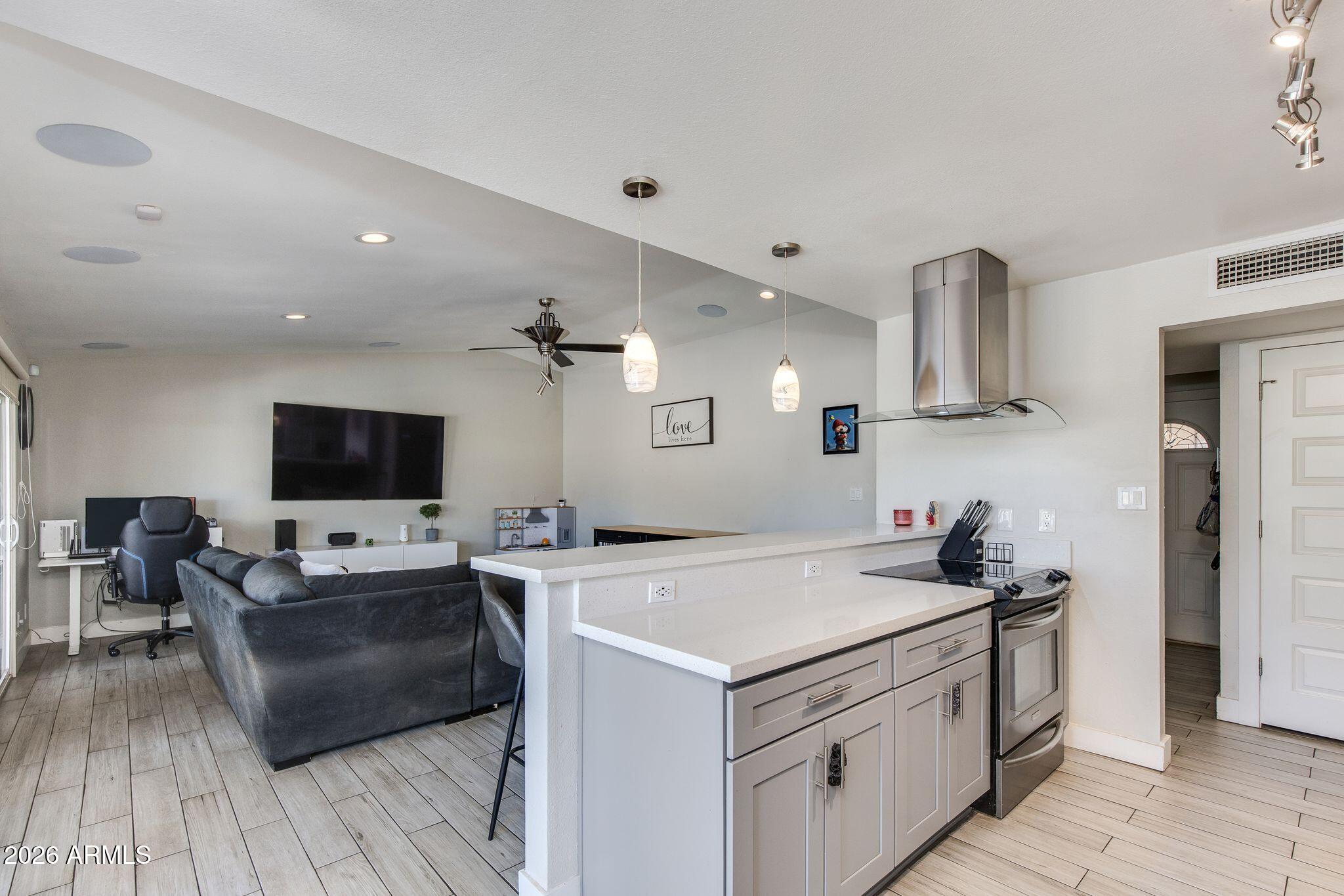 PARADISE VALLEY OASIS 11 - Residential
