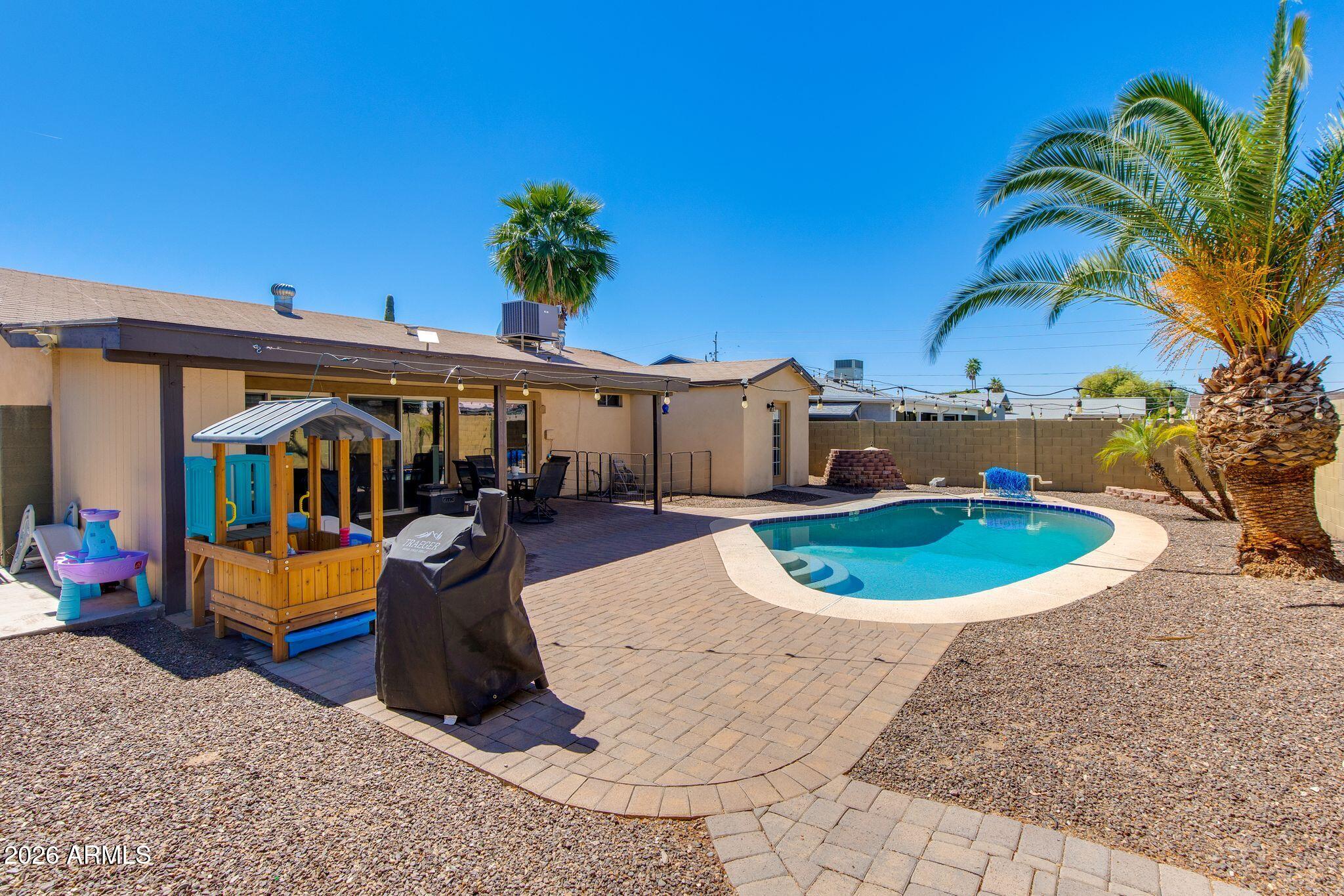 PARADISE VALLEY OASIS 11 - Residential