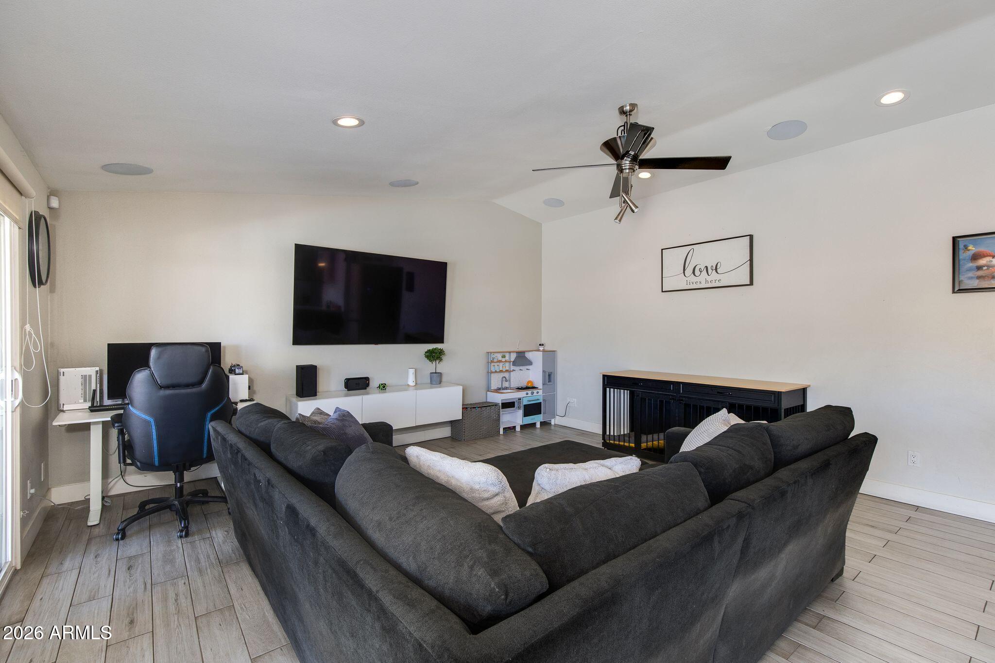 PARADISE VALLEY OASIS 11 - Residential