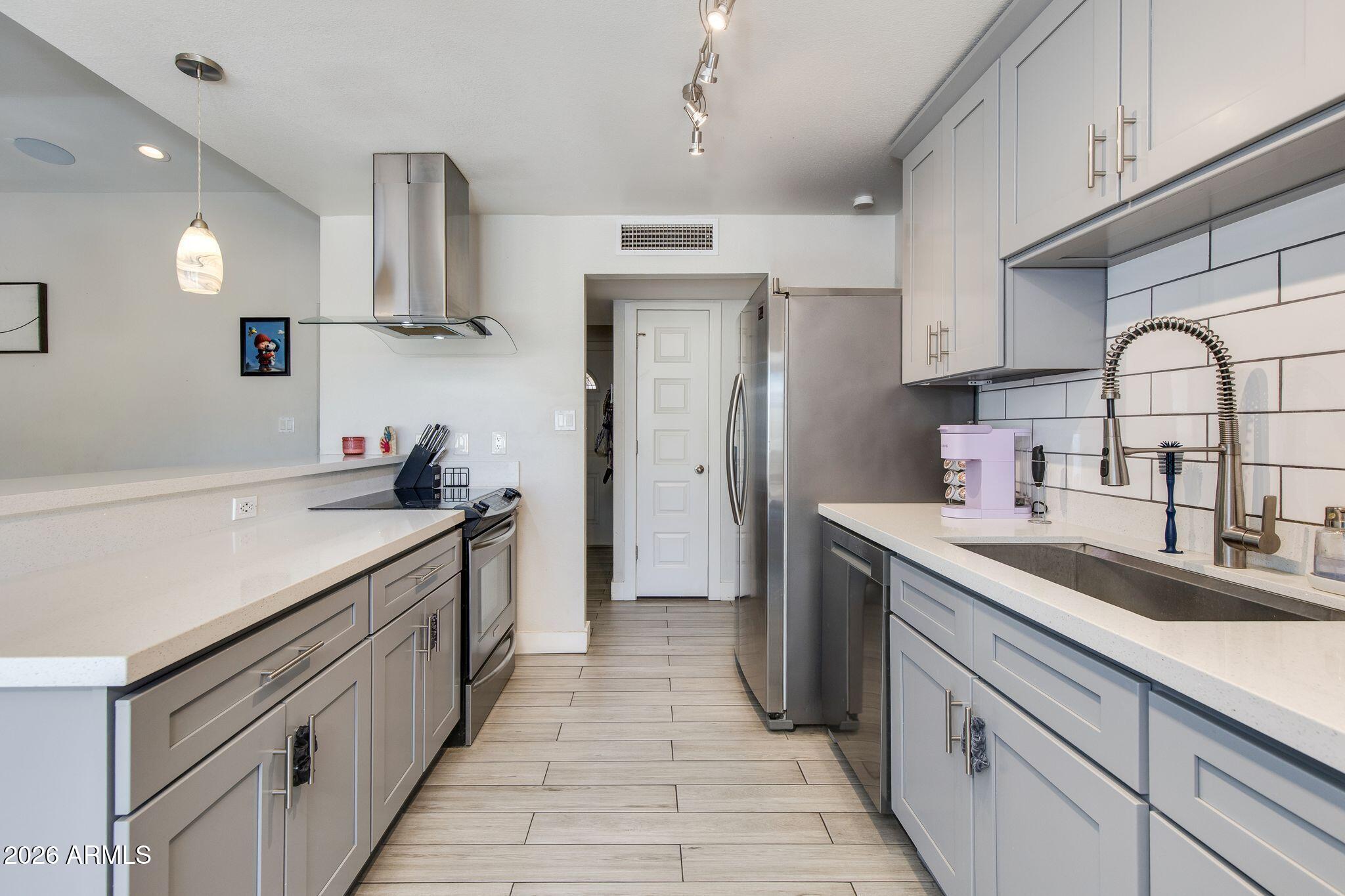 PARADISE VALLEY OASIS 11 - Residential