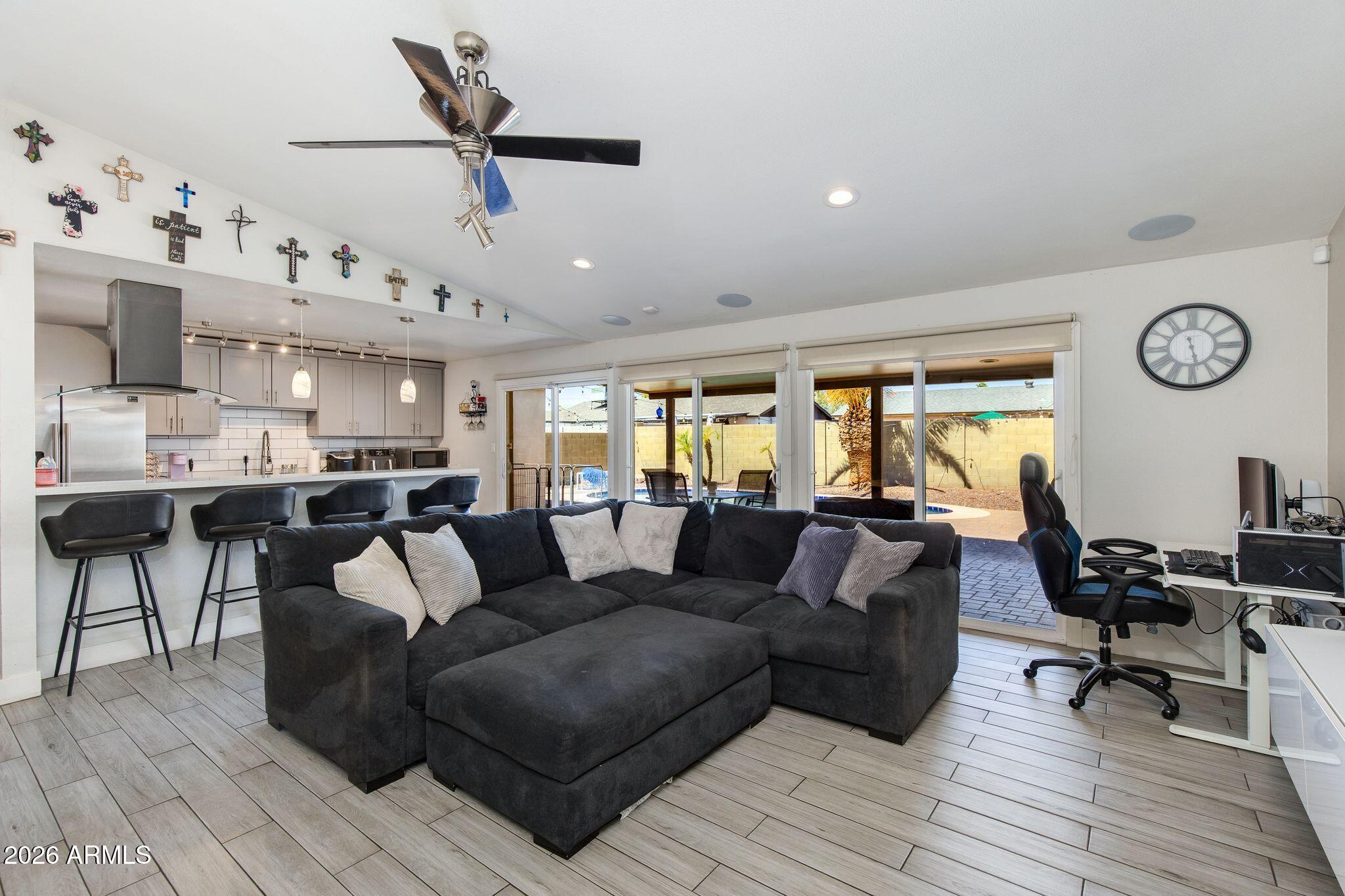 PARADISE VALLEY OASIS 11 - Residential