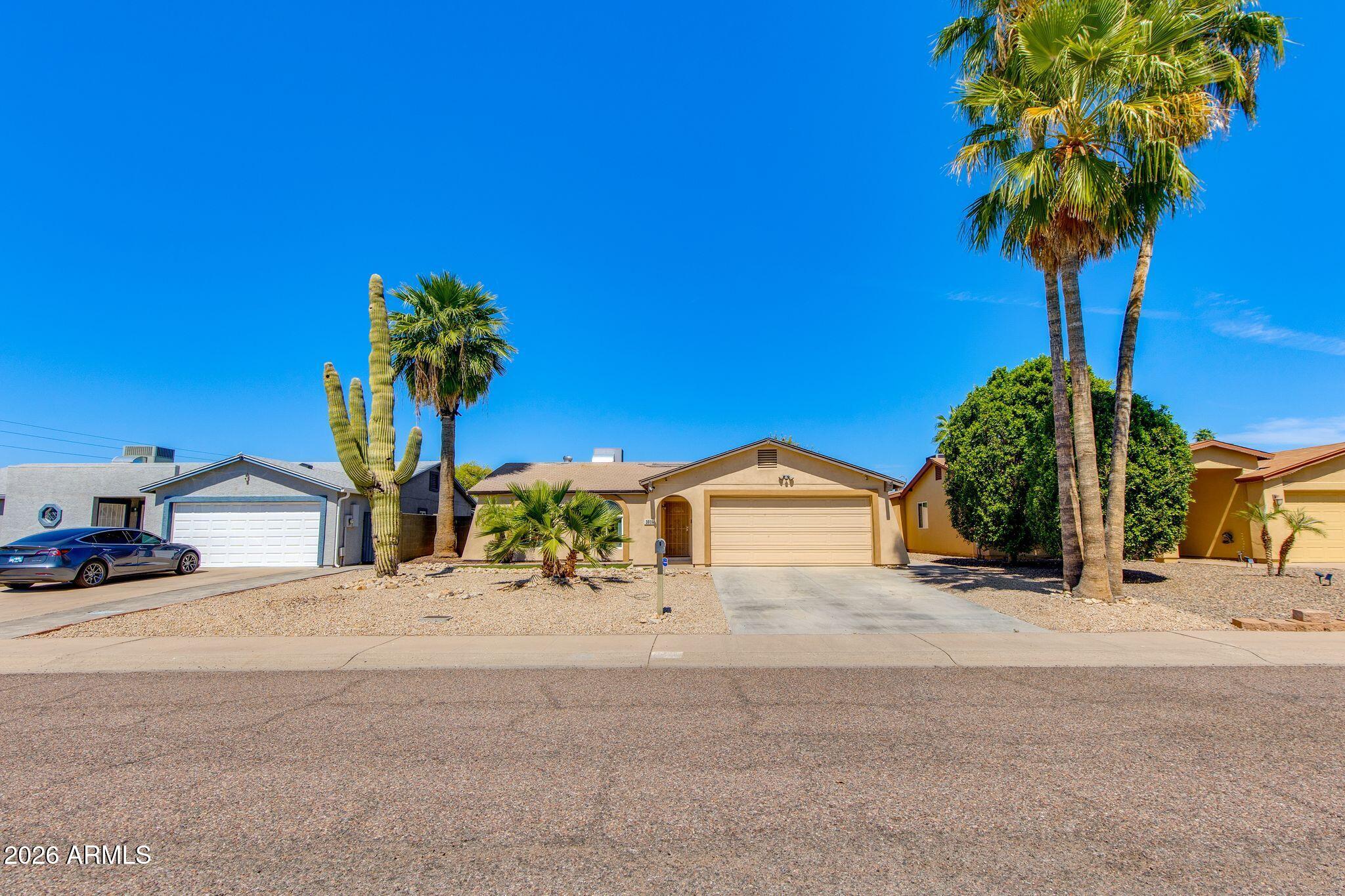 PARADISE VALLEY OASIS 11 - Residential