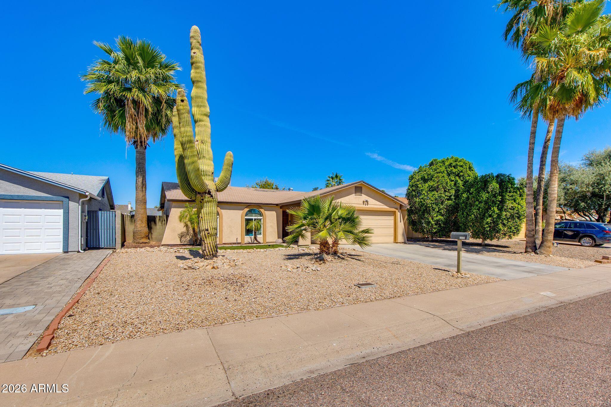 PARADISE VALLEY OASIS 11 - Residential