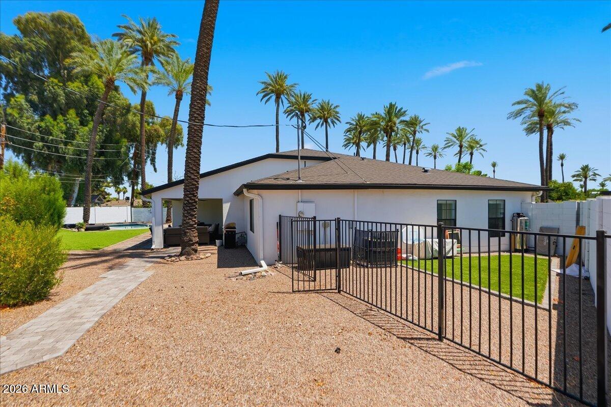 DATELAND LOTS 1-18 - Residential Lease