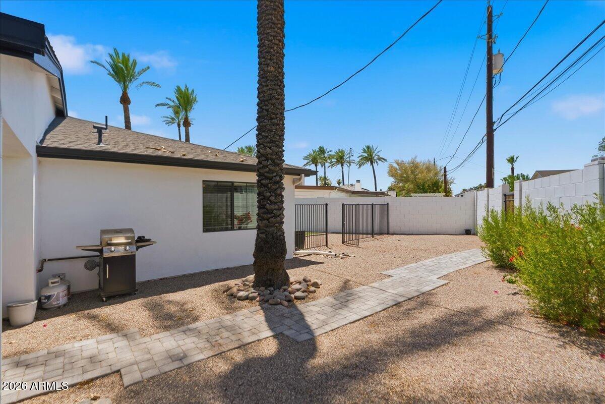 DATELAND LOTS 1-18 - Residential Lease