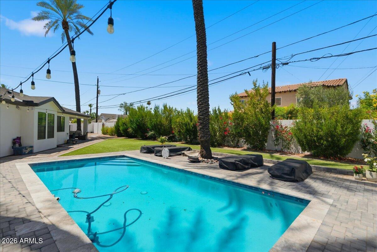 DATELAND LOTS 1-18 - Residential Lease