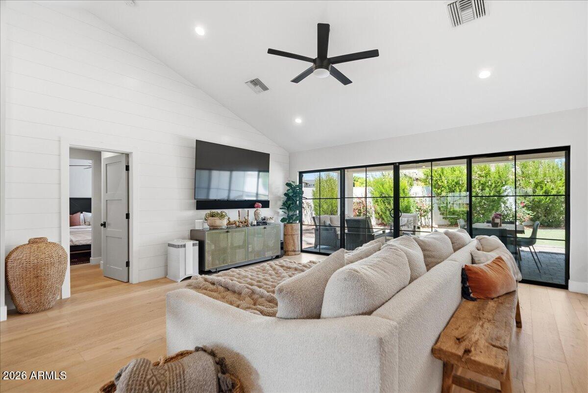 DATELAND LOTS 1-18 - Residential Lease