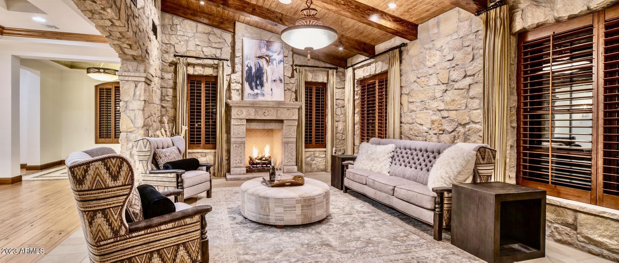 CAMELBACK COUNTRY CLUB ESTATES - Residential