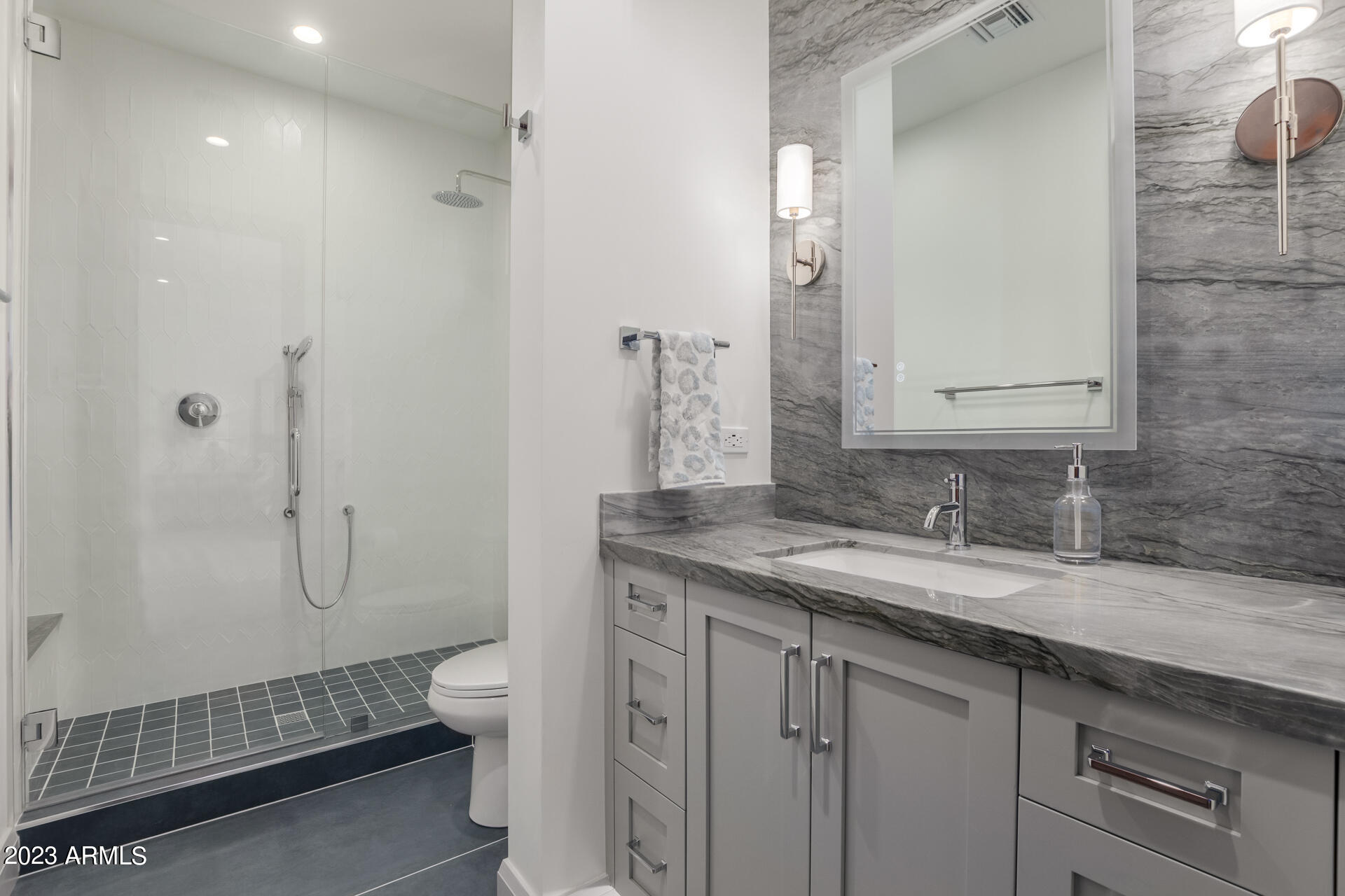 CAMELBACK COUNTRY CLUB ESTATES - Residential