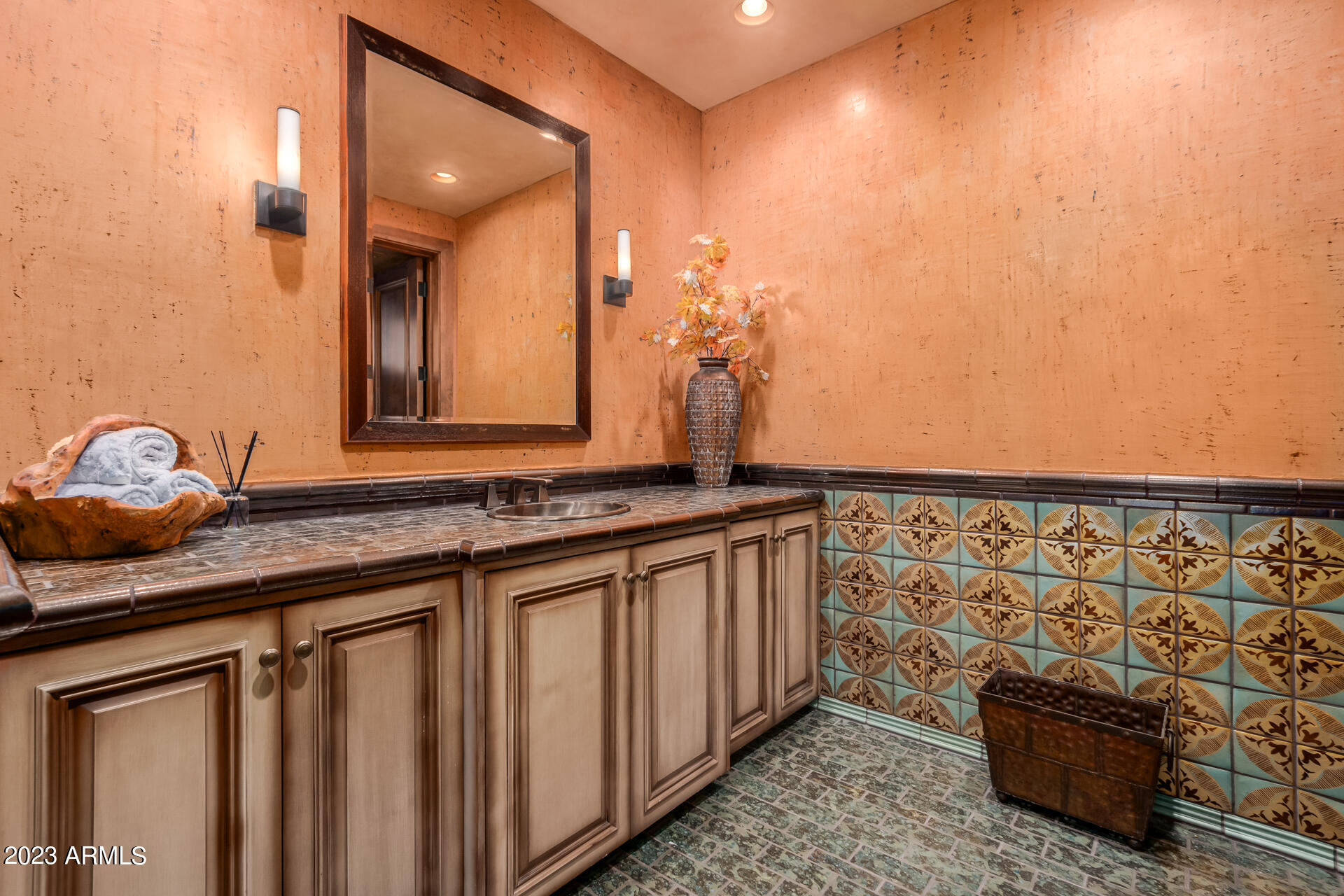 CAMELBACK COUNTRY CLUB ESTATES - Residential