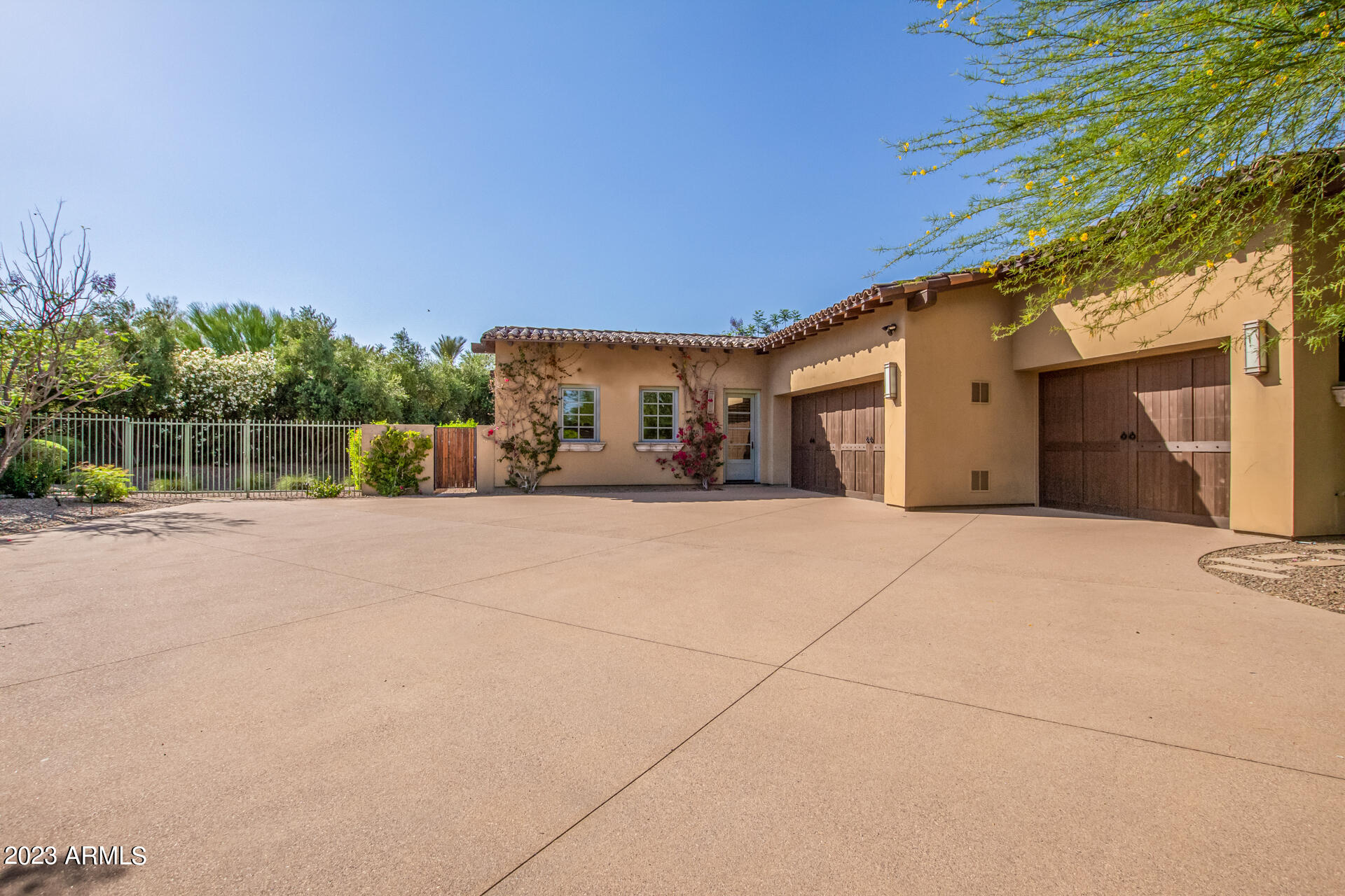 CAMELBACK COUNTRY CLUB ESTATES - Residential