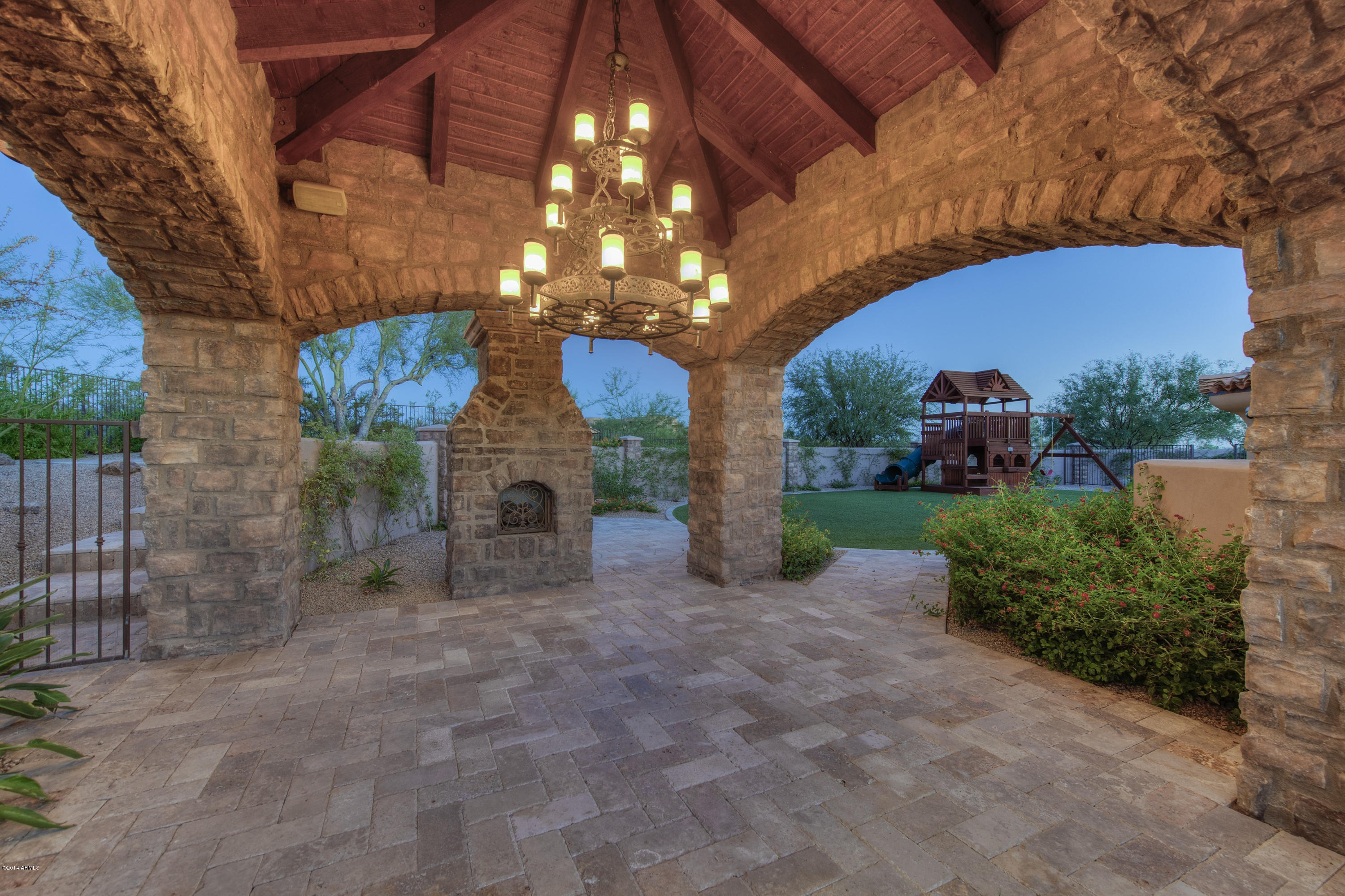 WHISPER ROCK - Residential