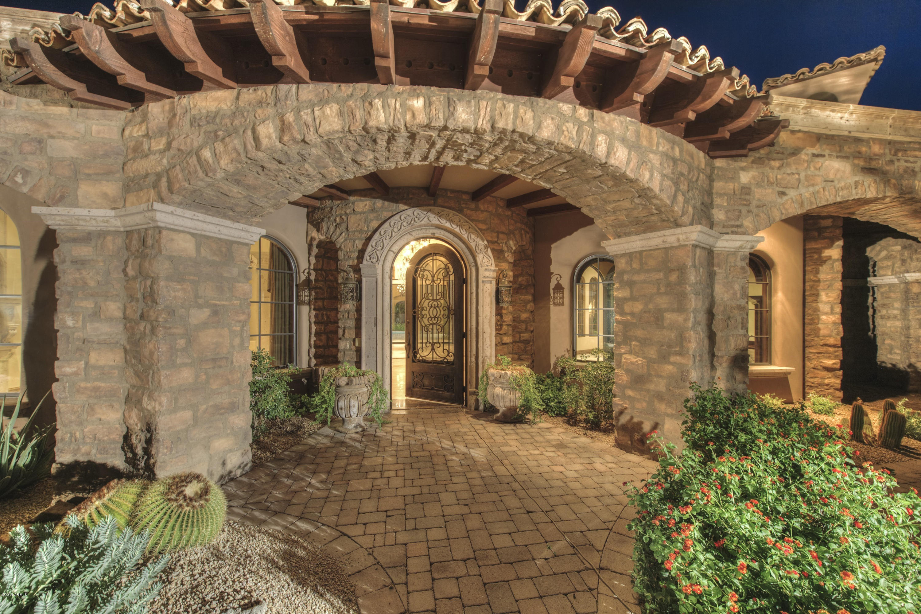 WHISPER ROCK - Residential